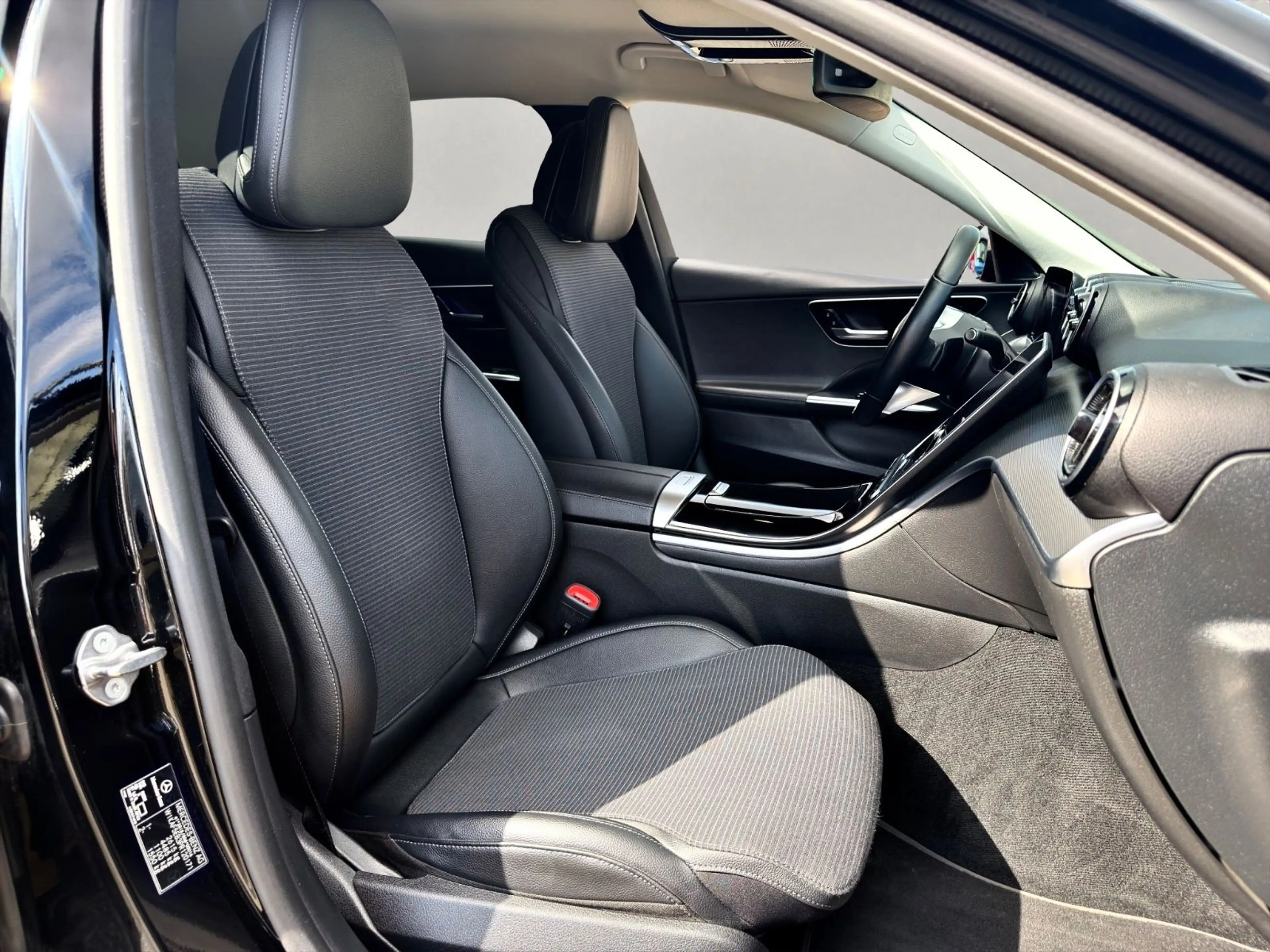 Mercedes-Benz C 300 e hybrid Avantgarde *LED*9G*NAVI*Digi Light — photo 13