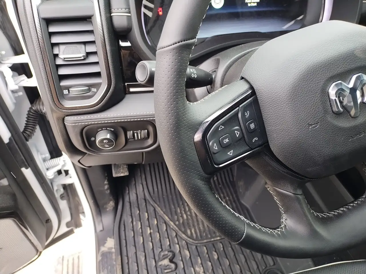 RAM 2500 снимка RAM 2500