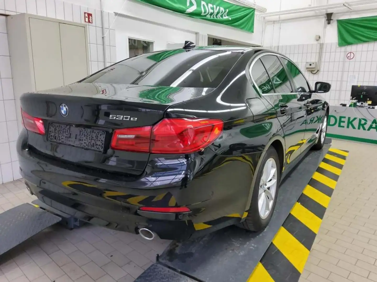 BMW 530 e LIMOUSINE 17Z./LED/ACC/HuD/360°/KEYLESS Schwarz - 2