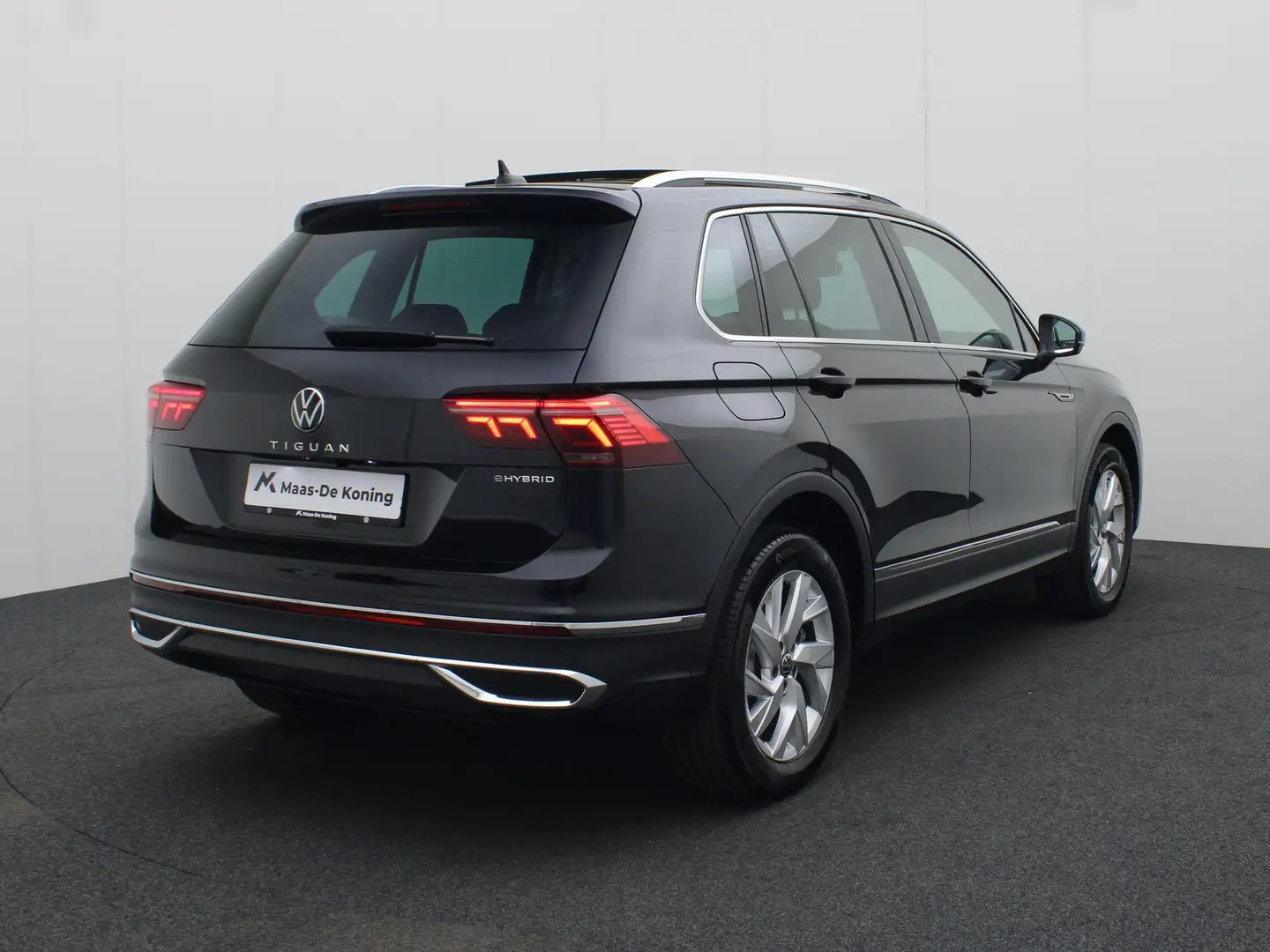 Volkswagen Tiguan 1.4 TSIeHybrid 180kW/245PK Elegance DSG · Panorama Zwart - 2