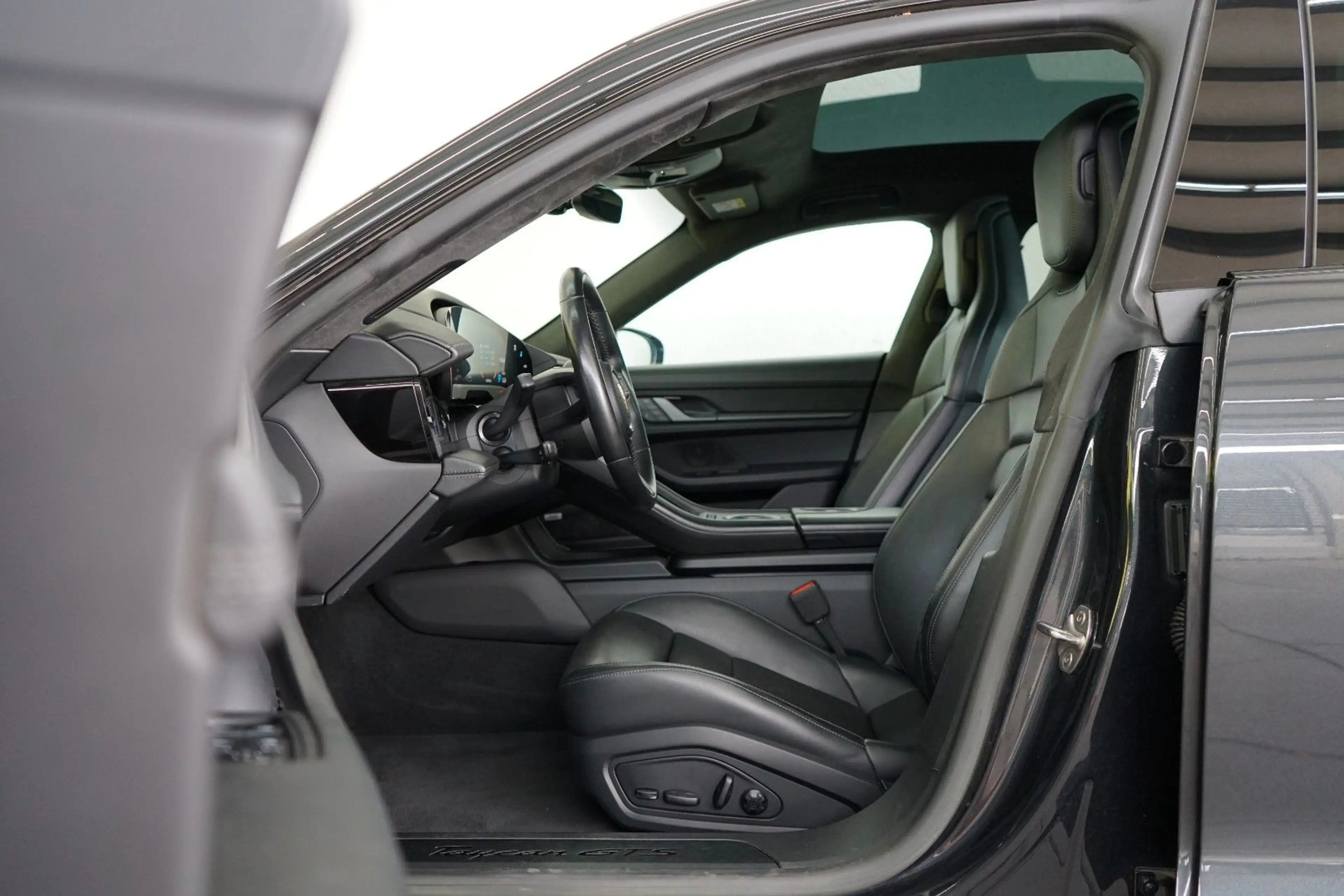 Porsche Taycan GTS/Pano/NightVision/HeadUp/Sitzklima/Mas — photo 25