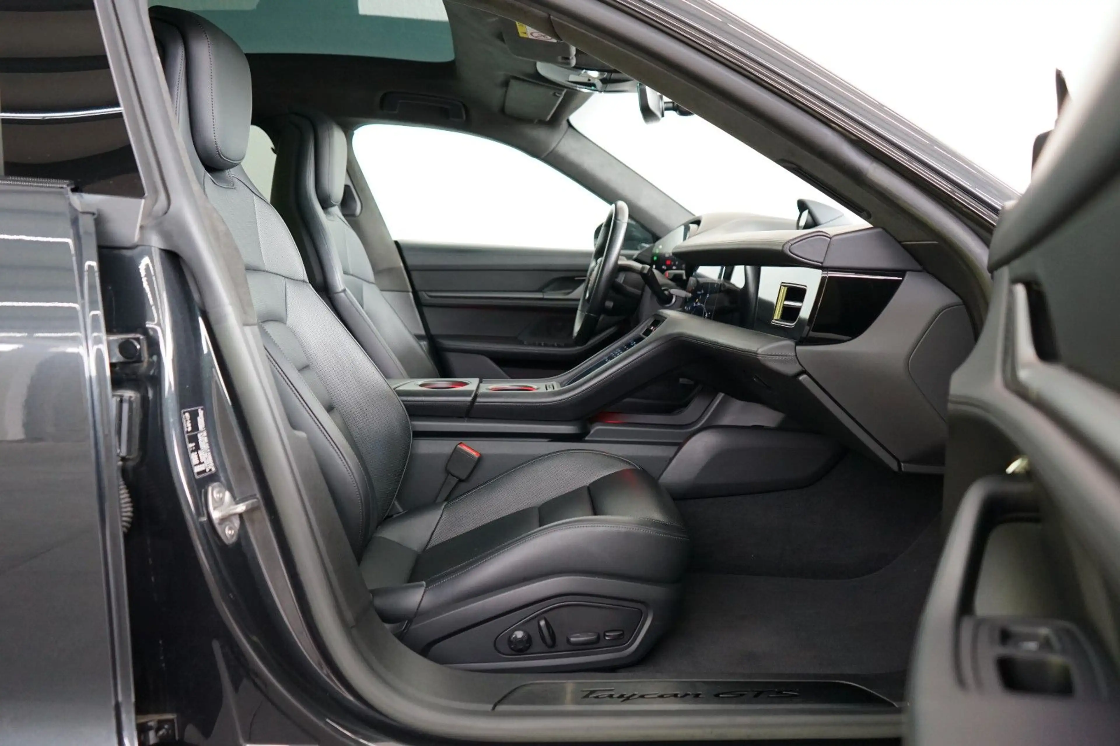 Porsche Taycan GTS/Pano/NightVision/HeadUp/Sitzklima/Mas — photo 6