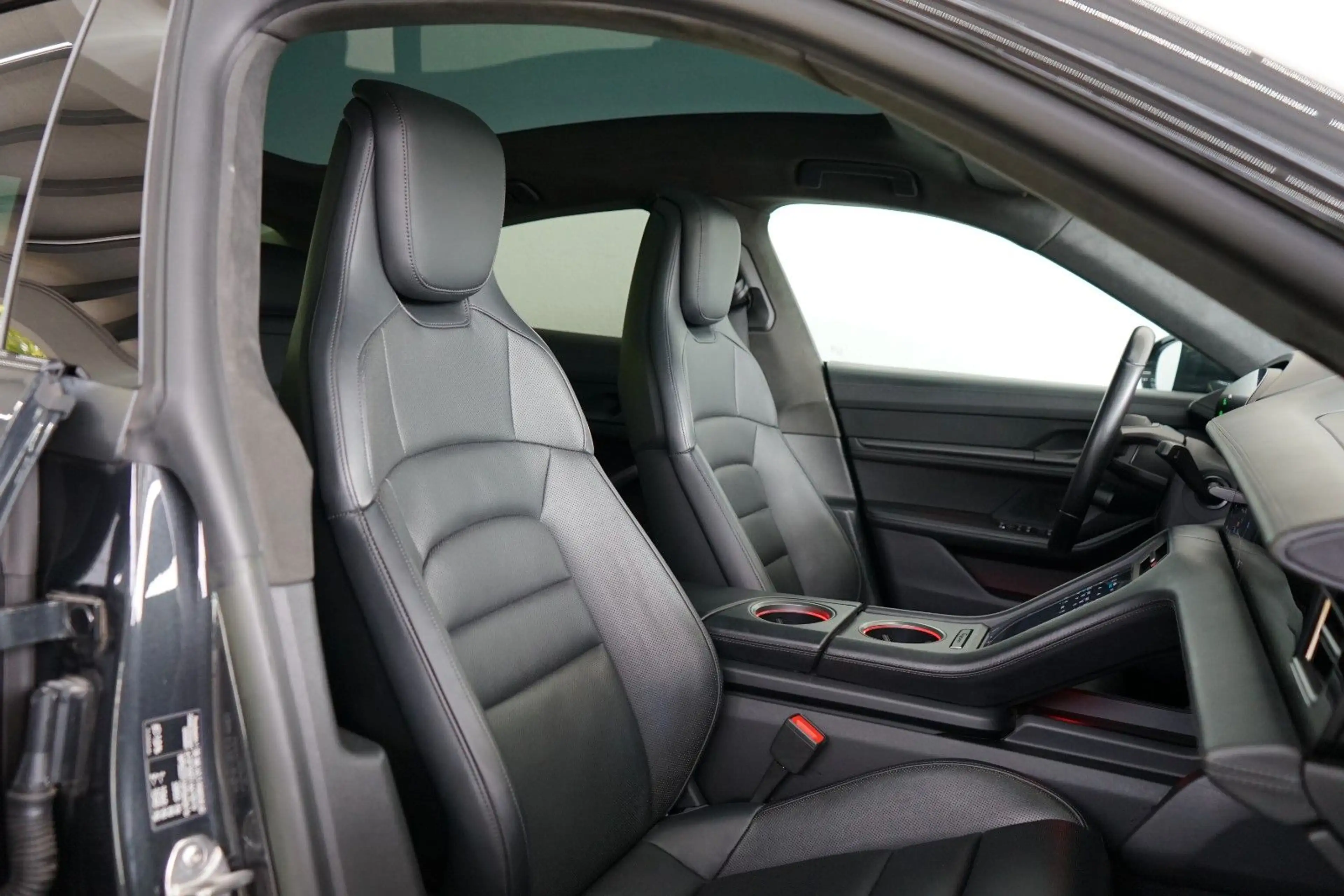 Porsche Taycan GTS/Pano/NightVision/HeadUp/Sitzklima/Mas — photo 7