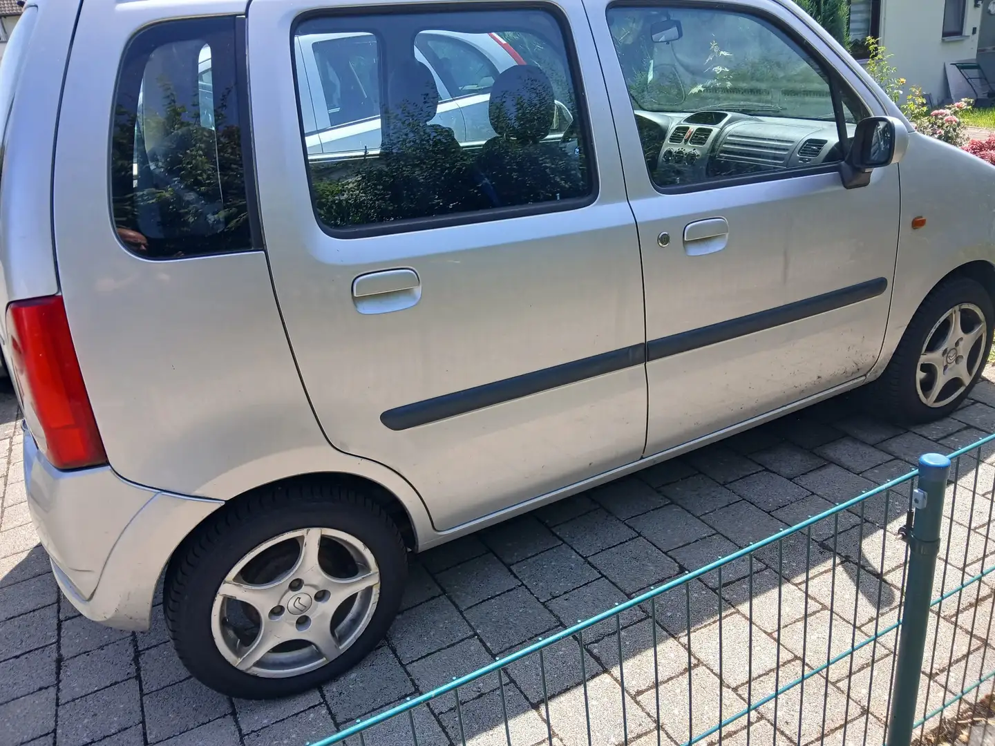 Opel Agila 1.2 16 V Grau - 1