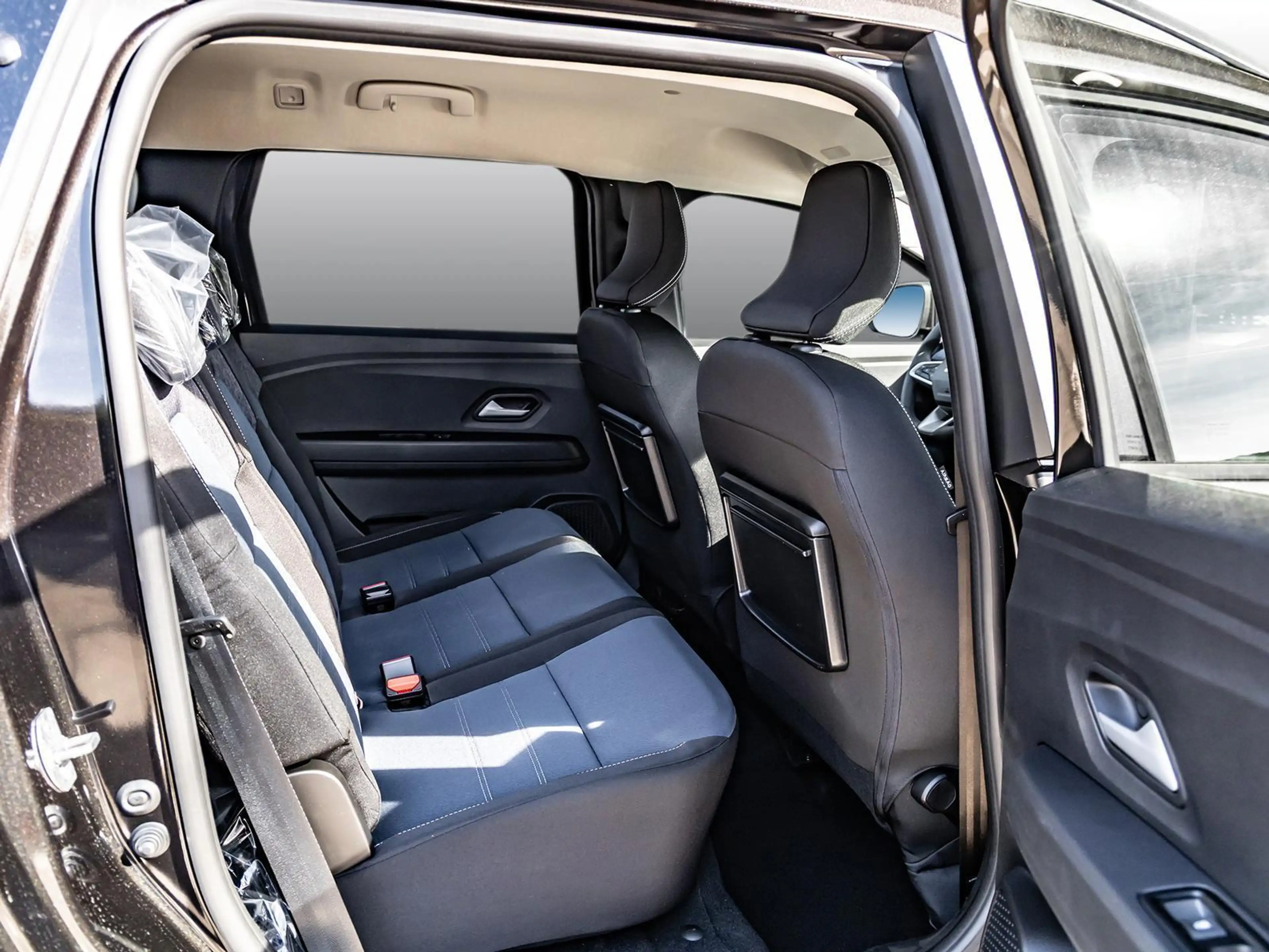 Dacia Jogger Journey TCe 110 7-Sitzer NAVI SHZ PDC BT — photo 6