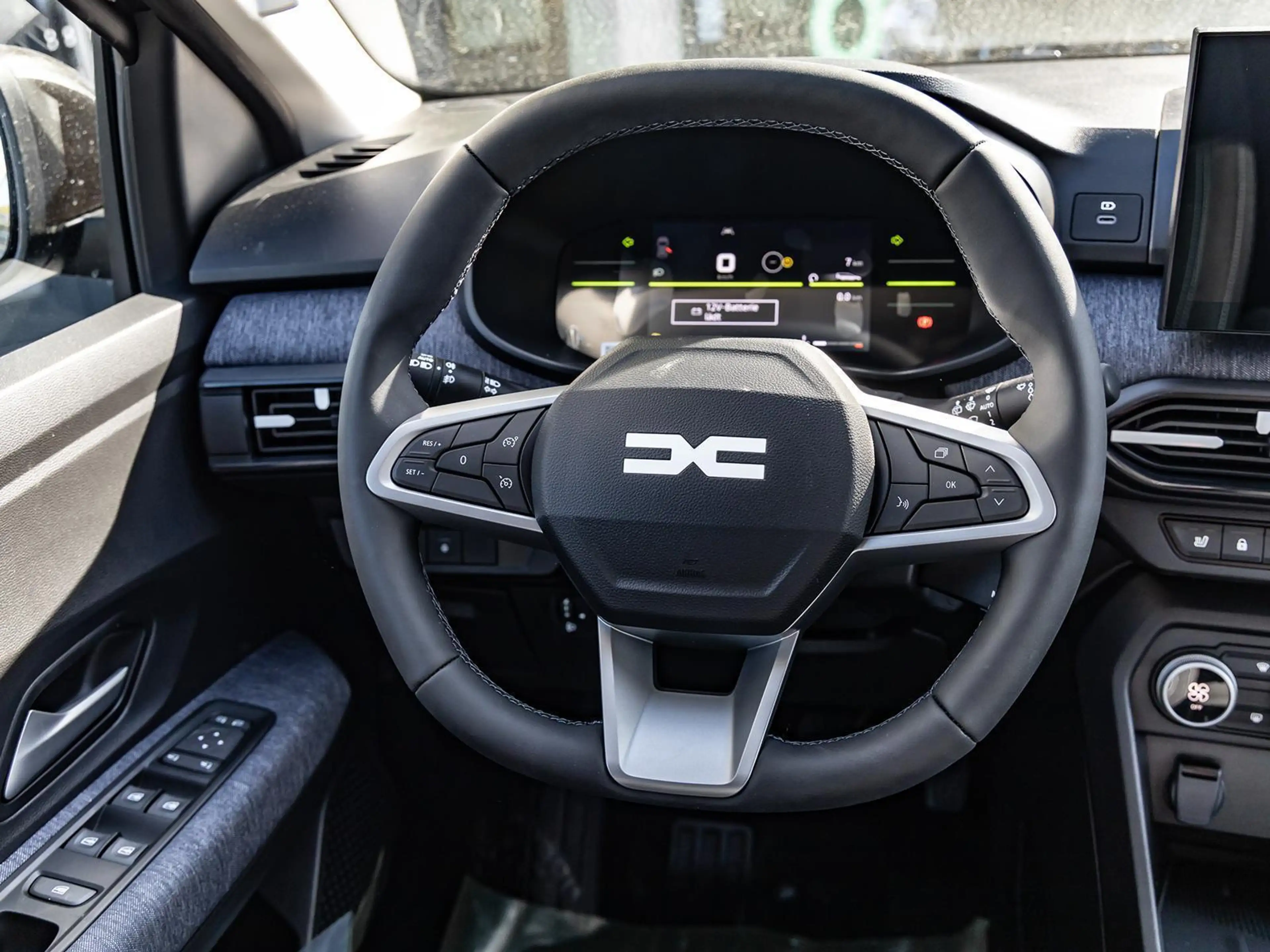 Dacia Jogger Journey TCe 110 7-Sitzer NAVI SHZ PDC BT — photo 11