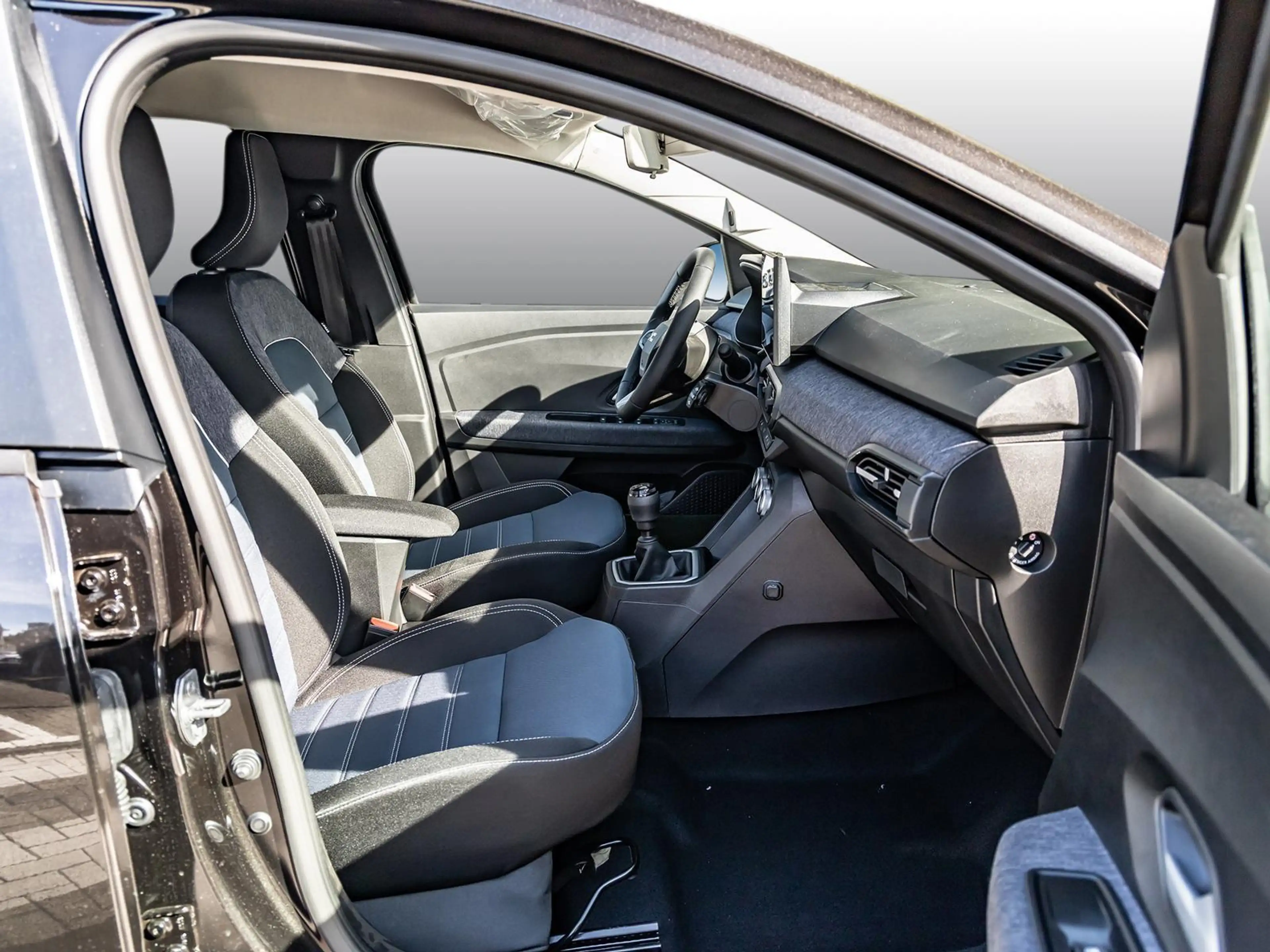 Dacia Jogger Journey TCe 110 7-Sitzer NAVI SHZ PDC BT — photo 5