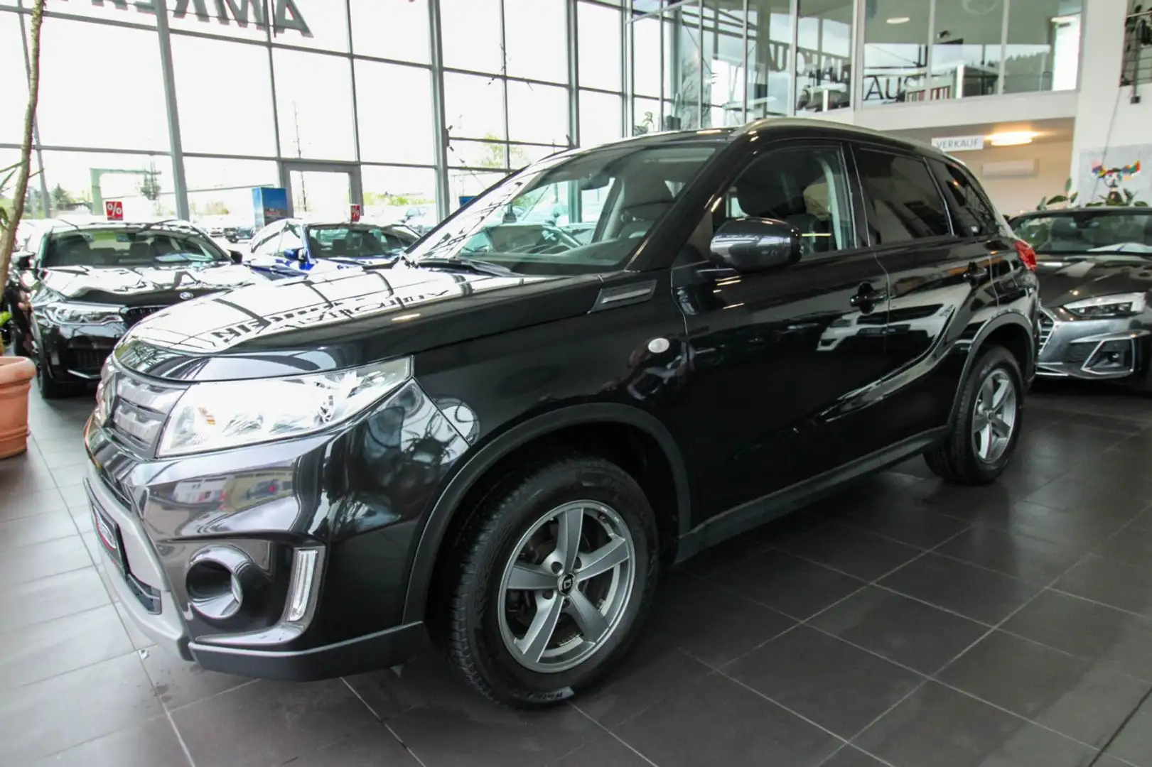 Suzuki Vitara 1.6 AllGrip Comfort 4x4/Navi/Kamera/SHZ/ Schwarz - 1