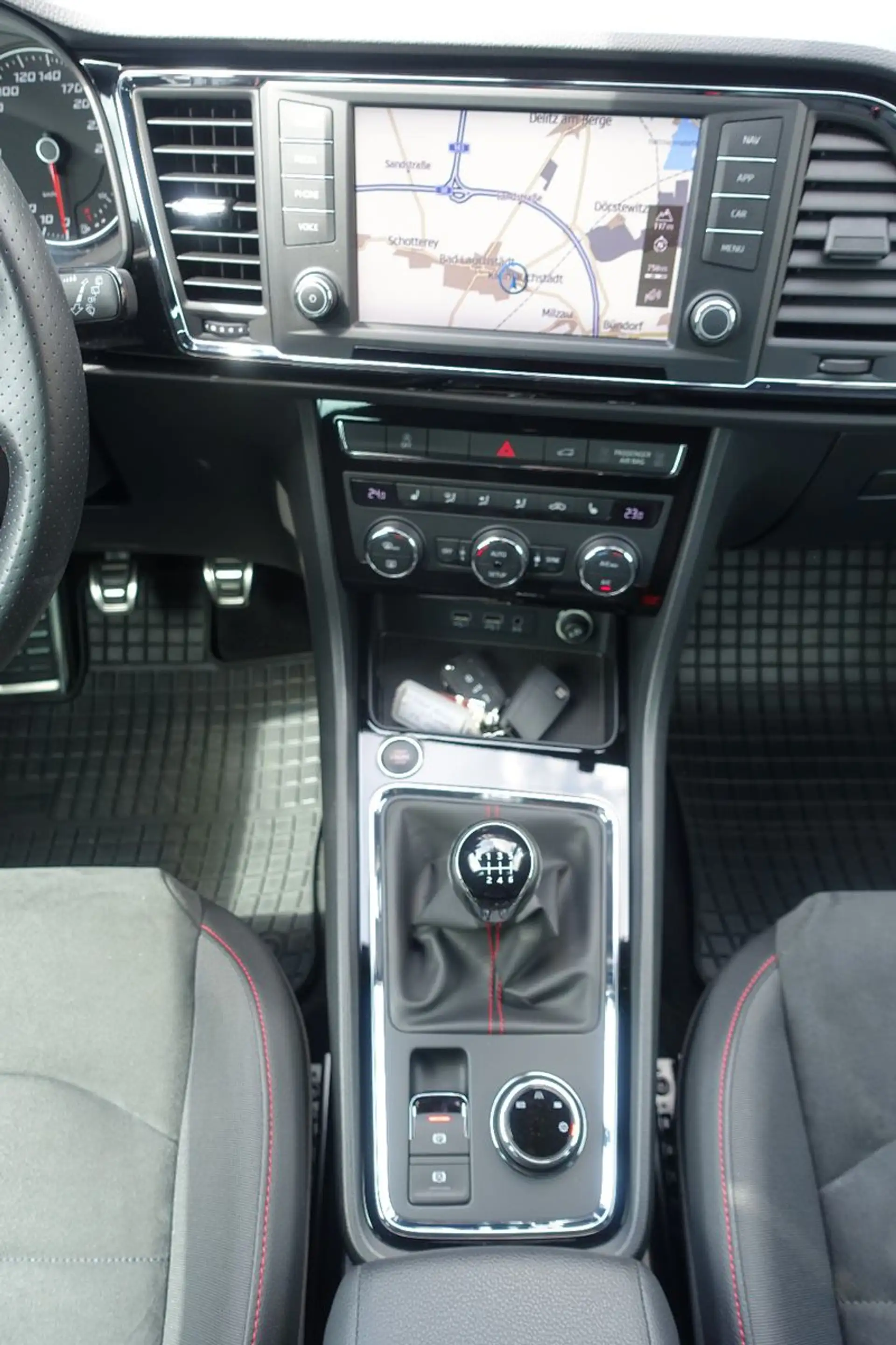 SEAT Ateca FR*LED*Assist-Paket*Leder*Navi*Rückf*1.Hd* — photo 17