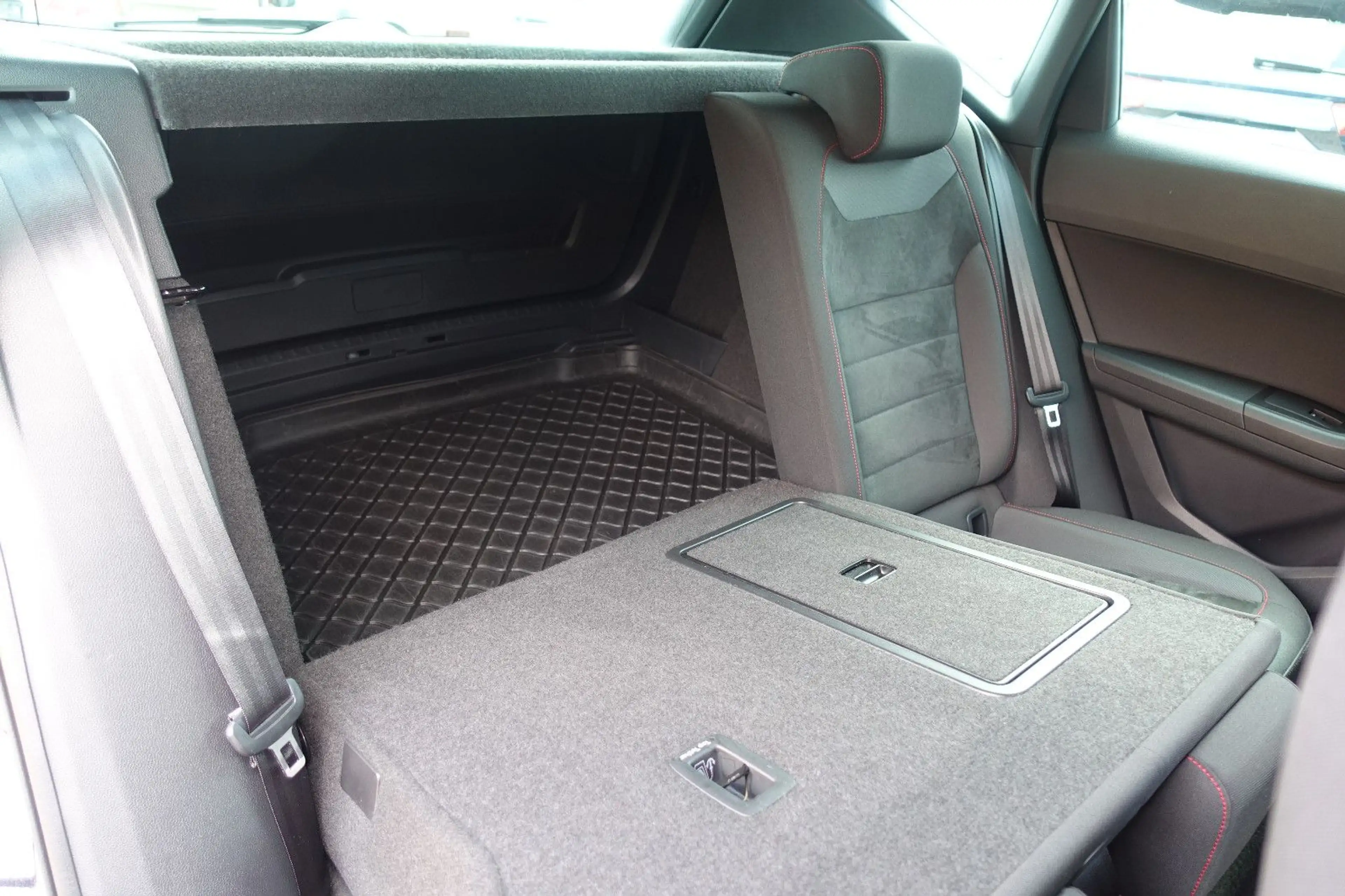 SEAT Ateca FR*LED*Assist-Paket*Leder*Navi*Rückf*1.Hd* — photo 27