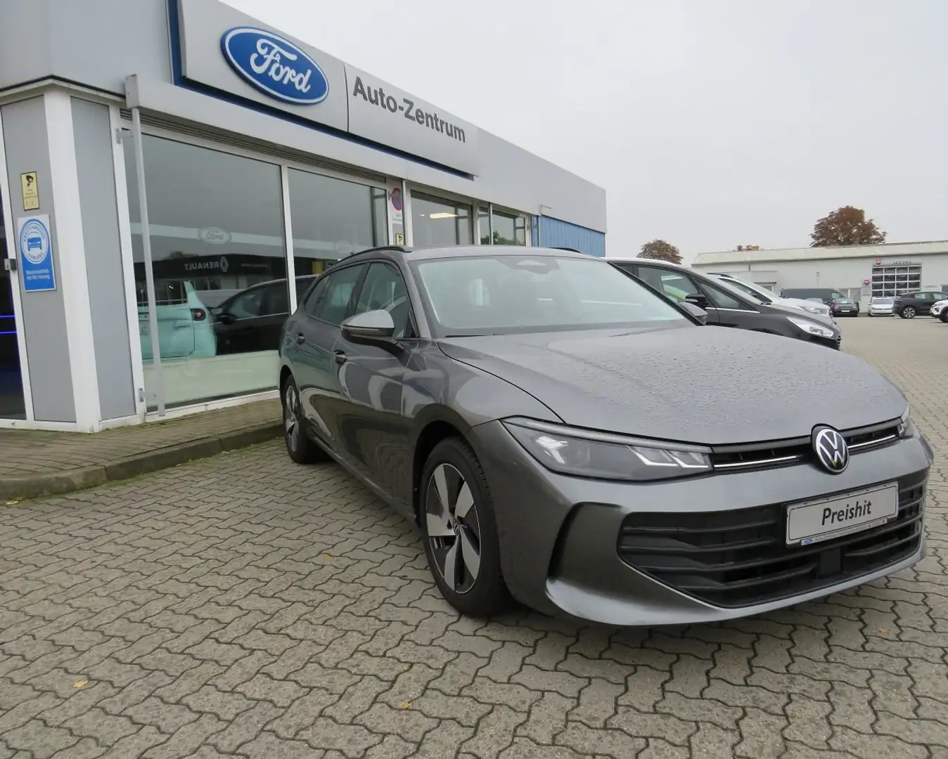 Volkswagen Passat Variant 1.5 eTSI 110 kW Grau - 2