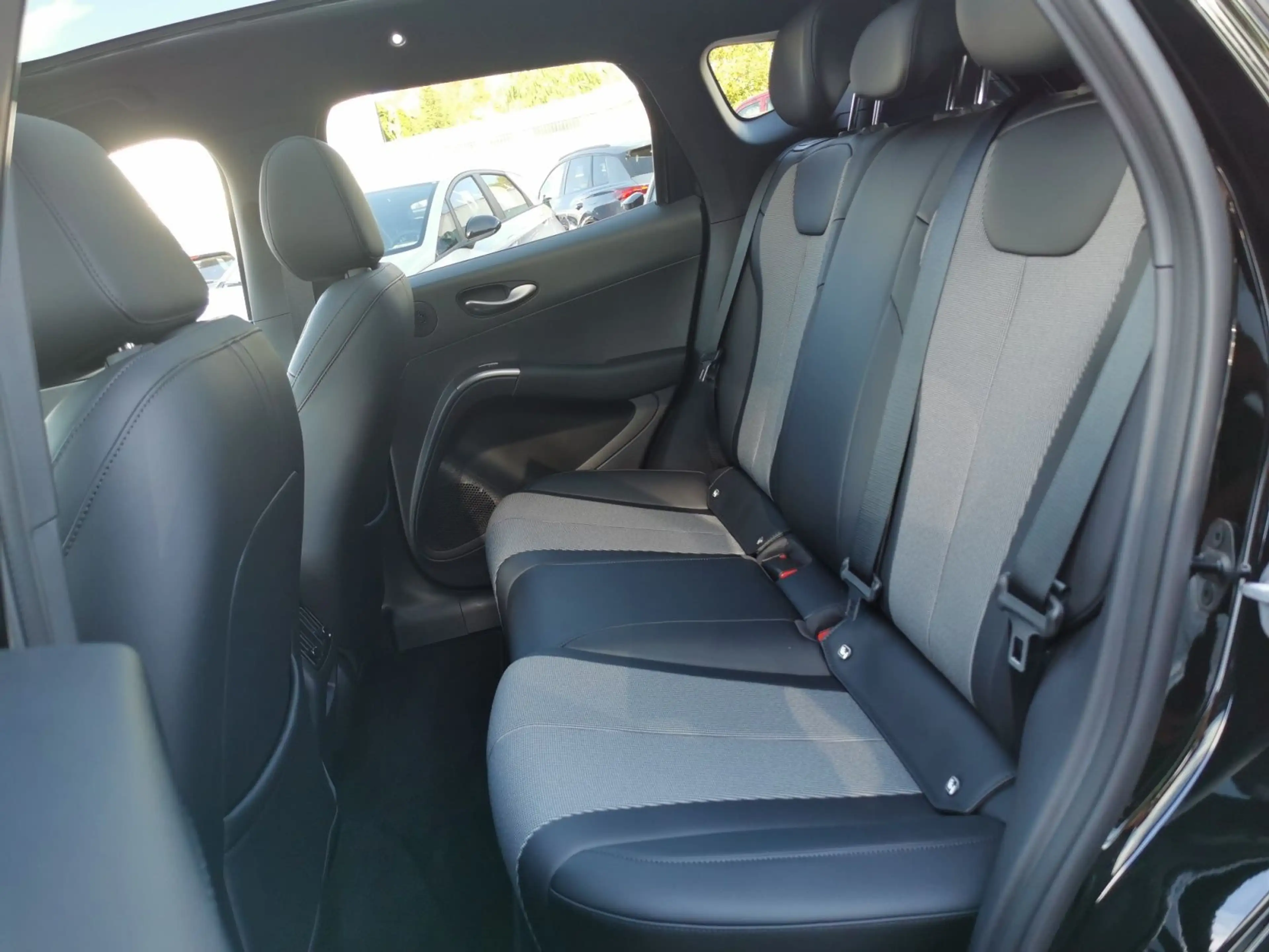 BYD Dolphin Dolphin G DM-i Comfort 156 kW +HUD+18"+PANO — photo 9