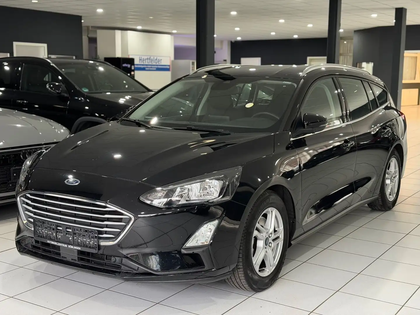 Ford Focus Turnier C&C*AUTOMATIK*KEYLESS*CARPLAY*8-FA Noir - 1
