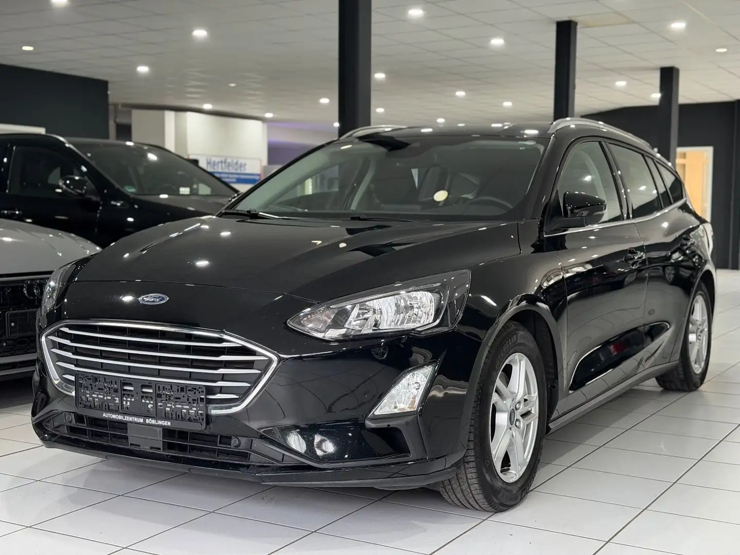 Ford Focus Turnier C&C*AUTOMATIK*KEYLESS*CARPLAY*8-FA Noir - 2