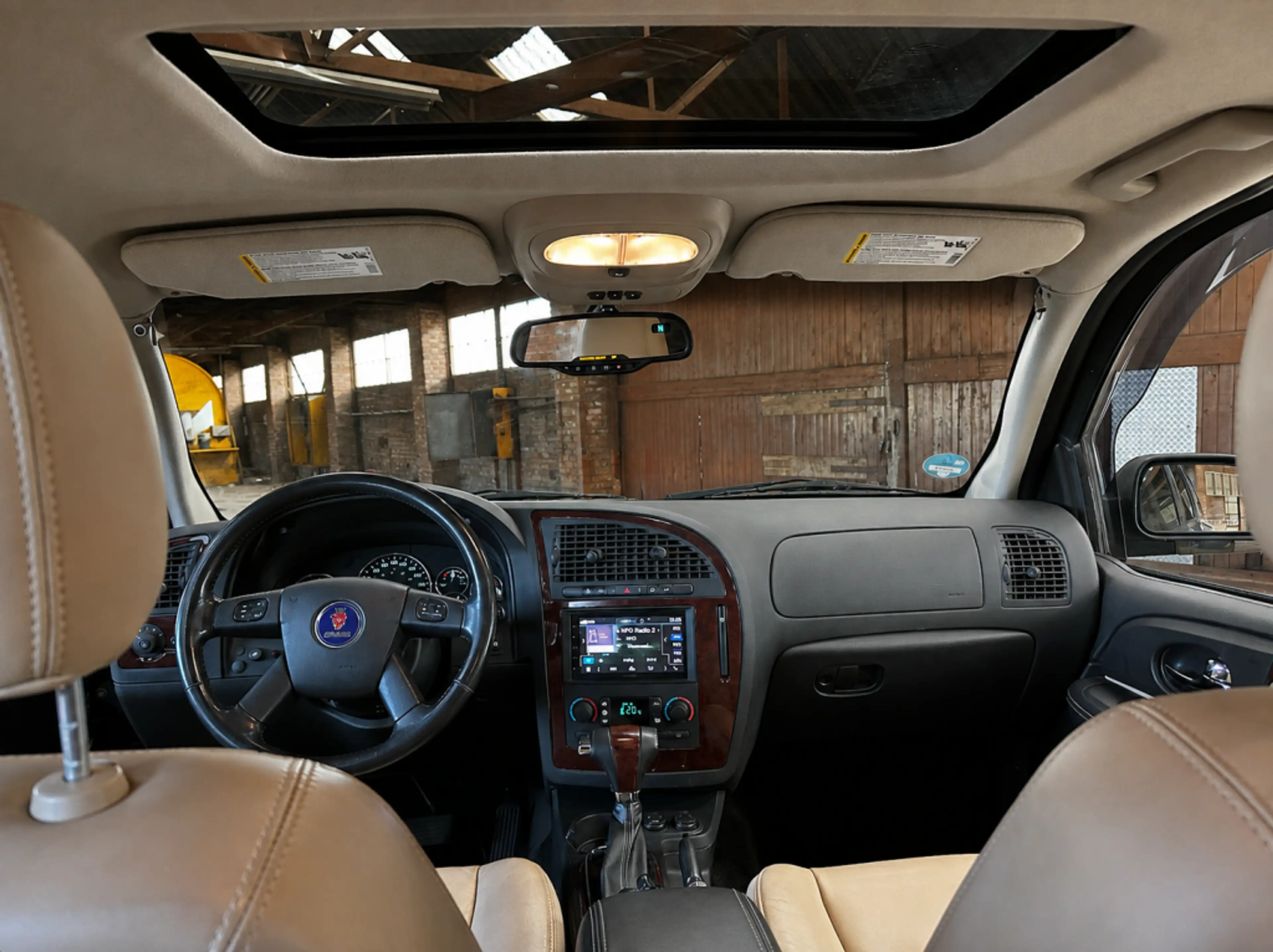 Saab 9-7X 4.2 Apple CarpPay & camera — photo 11