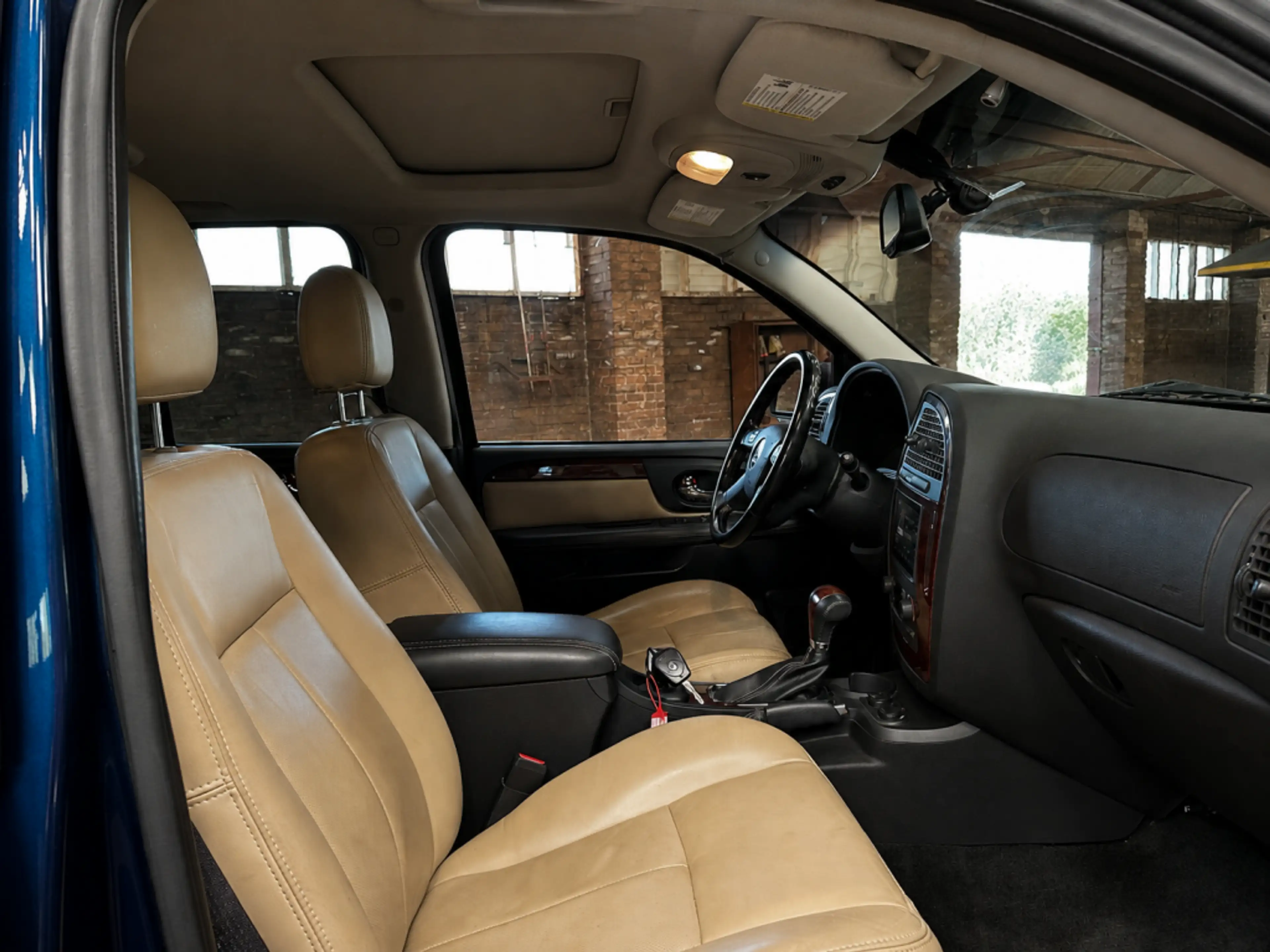 Saab 9-7X 4.2 Apple CarpPay & camera — photo 12