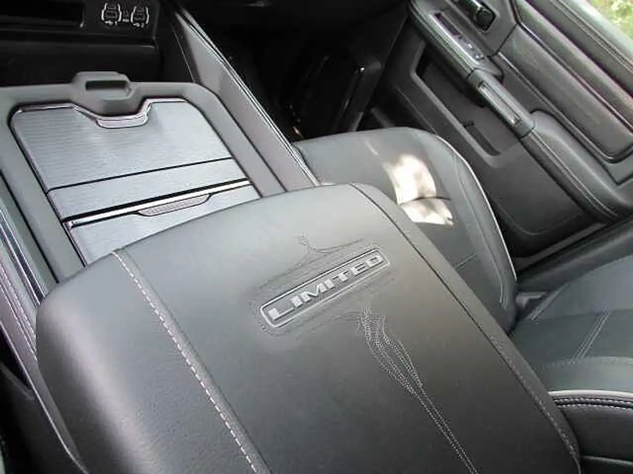 Dodge RAM 2022 — фото 16