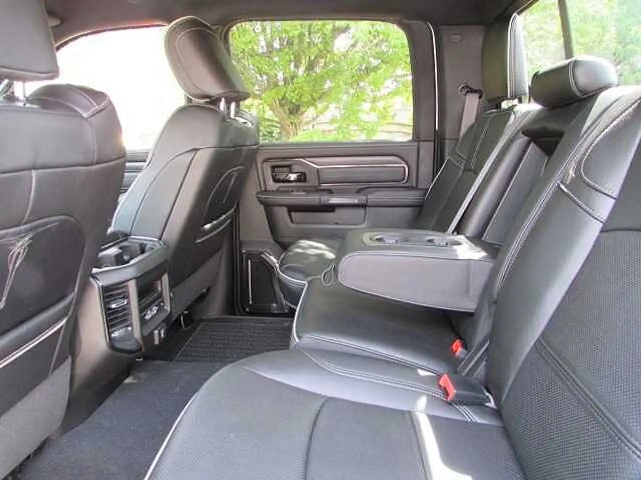 Dodge RAM 2022 — фото 17