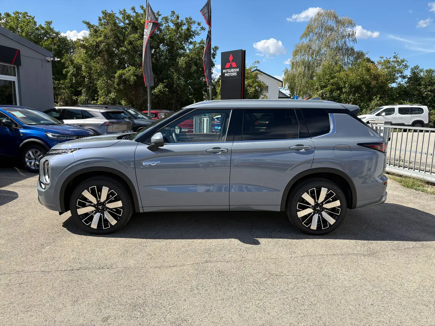 Mitsubishi Outlander 2,4 PHEV 4WD Diamond Luxury Aut. Grau - 2