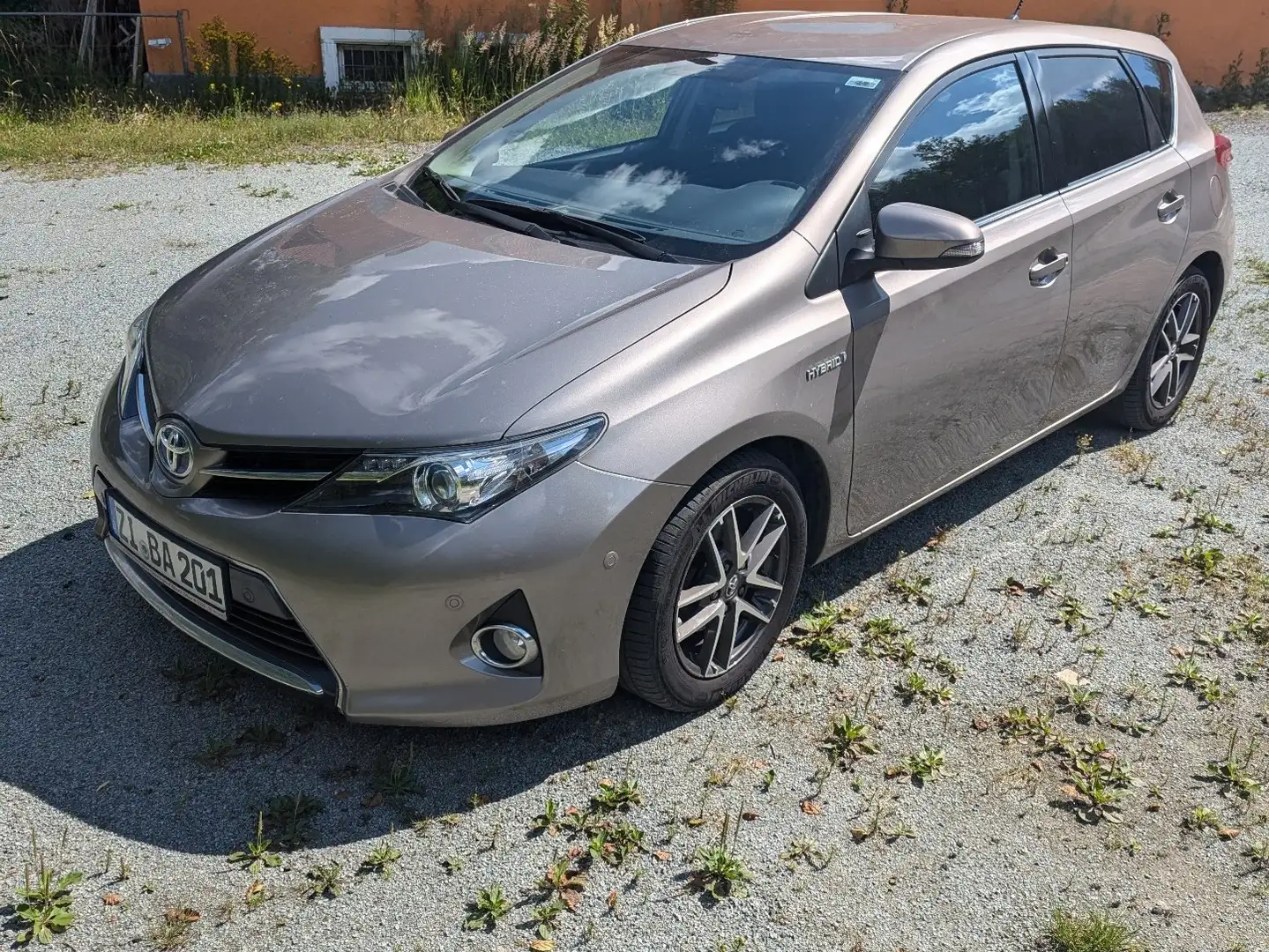 Toyota Auris 1.8 VVT-i Hybrid Automatik Edition Braun - 1