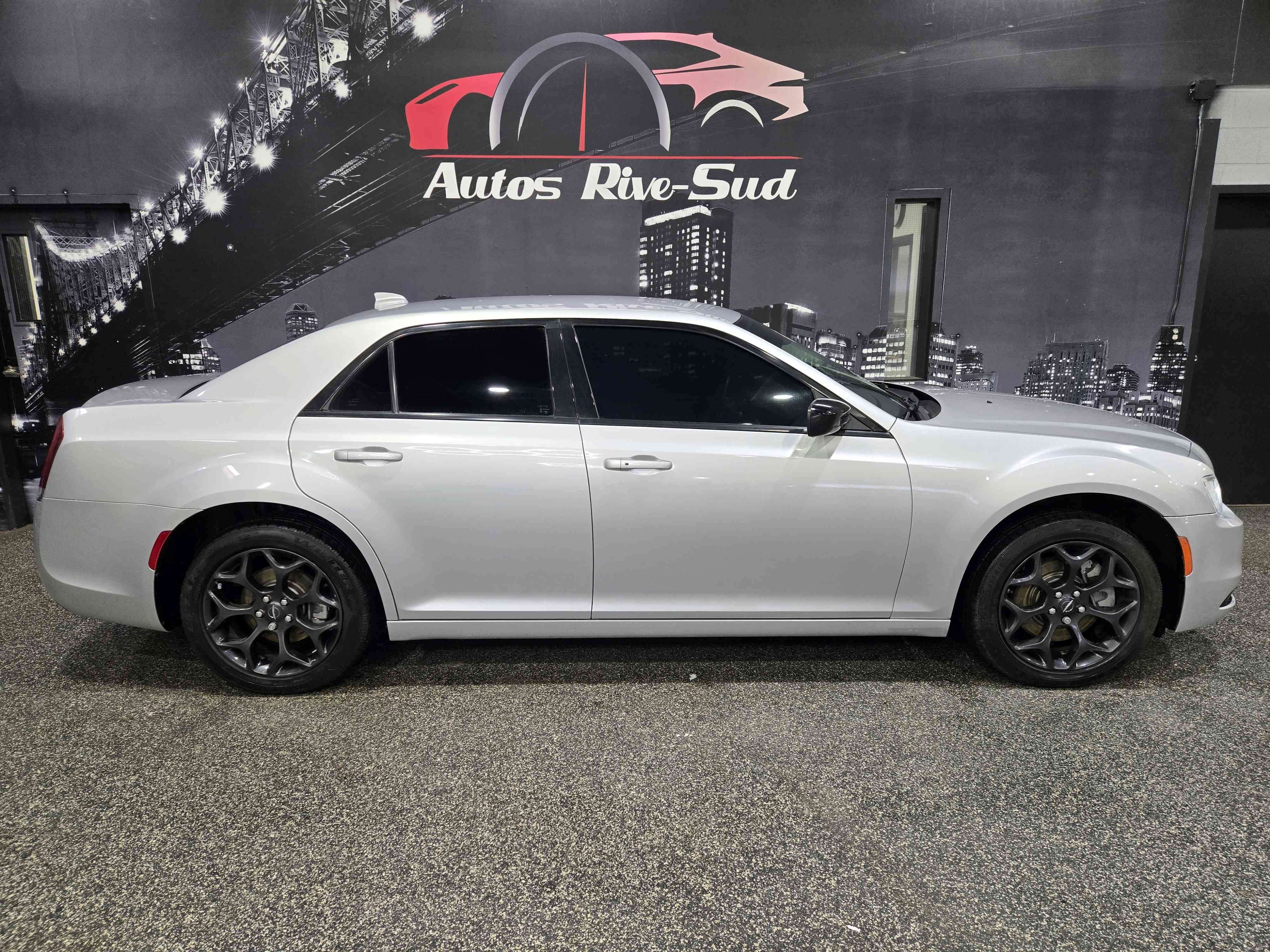 2023 Chrysler 300 Touring AWD 3.6L