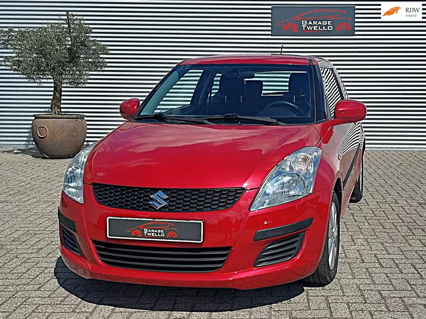 Suzuki Swift 1.2 Base airco, lichtmetalen velgen, Rojo - 1