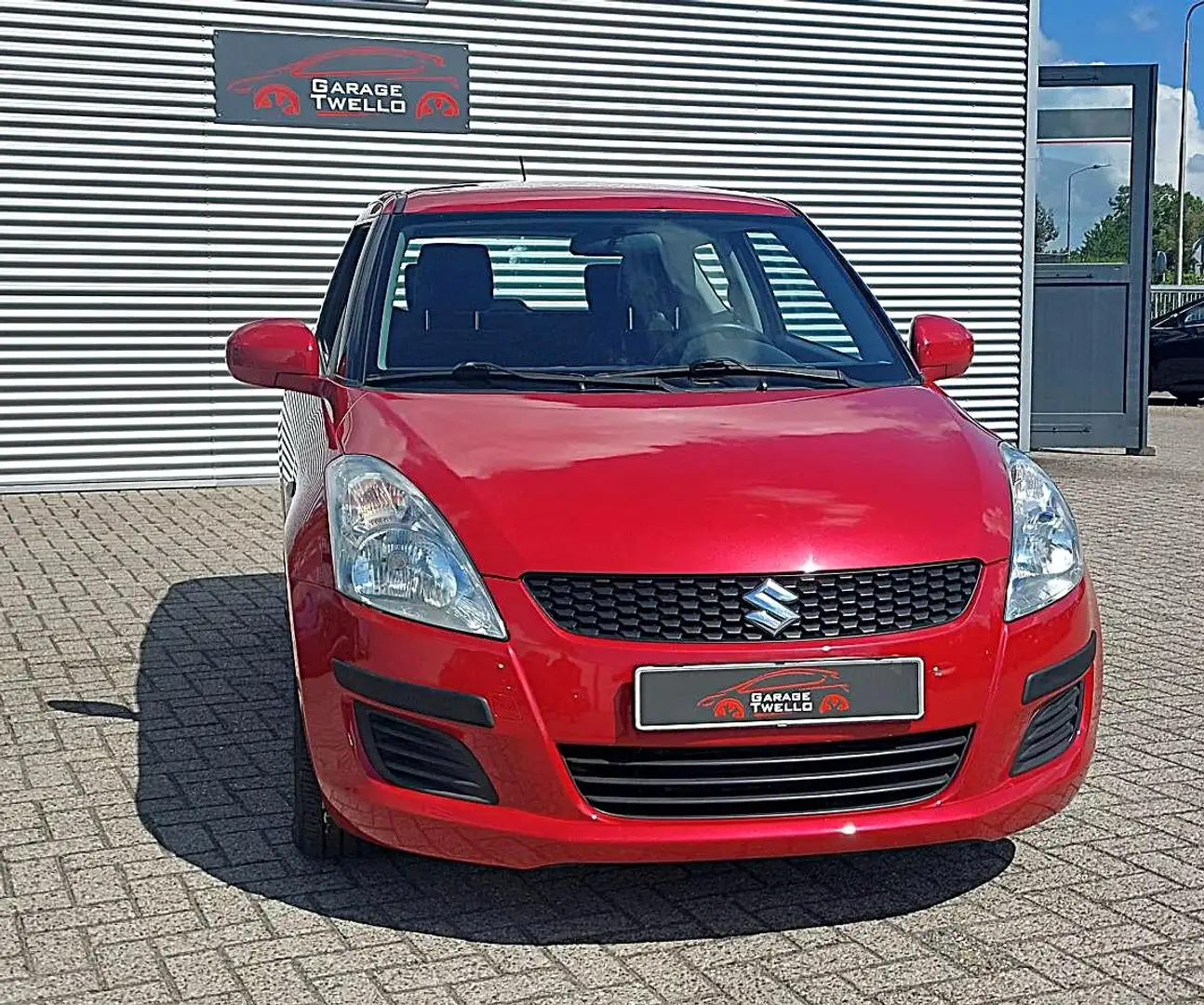 Suzuki Swift 1.2 Base airco, lichtmetalen velgen, Rojo - 2