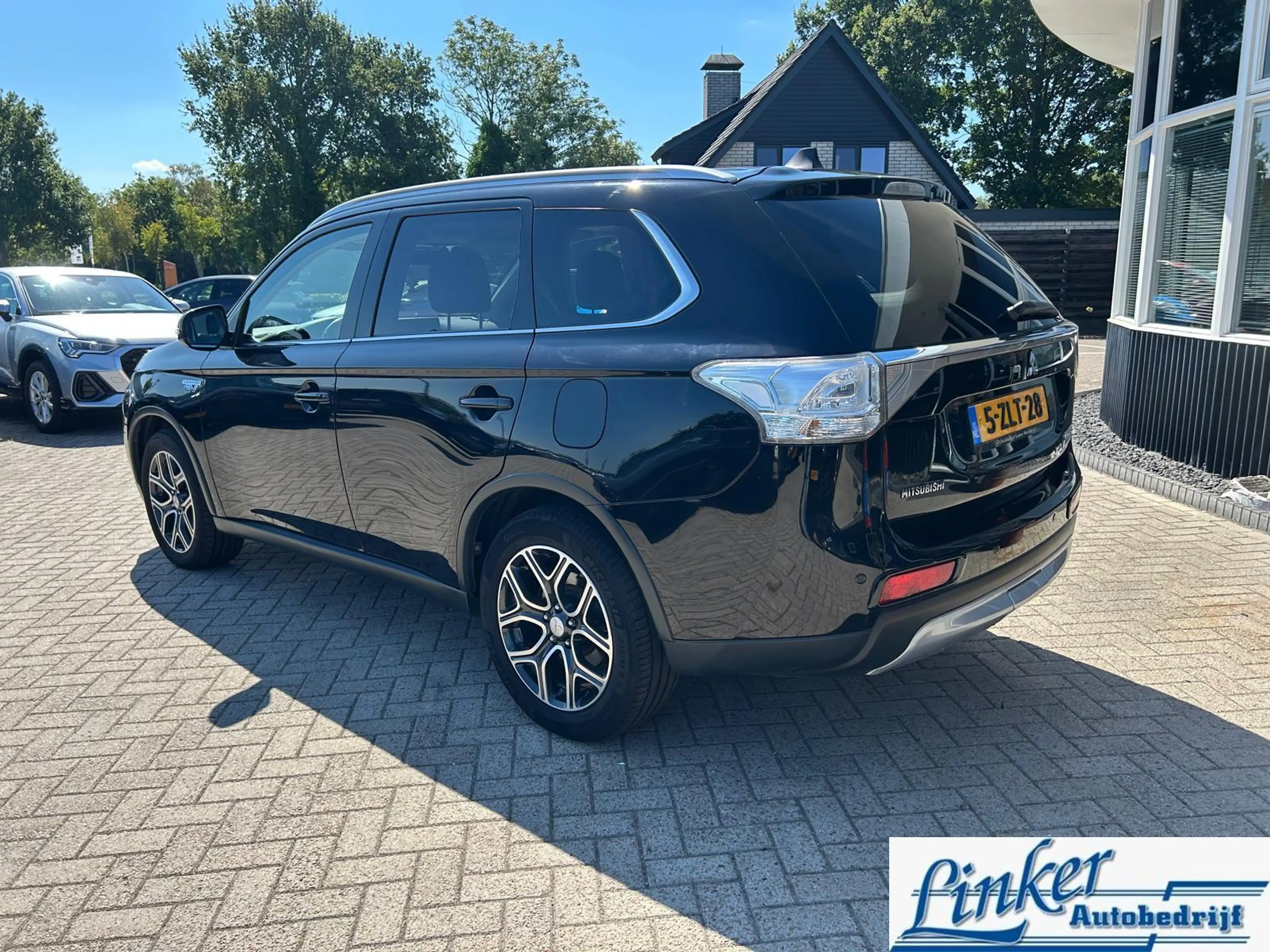Mitsubishi Outlander 2.0 PHEV Instyle X-Line | Cruise | Pano| Trekhaak| — photo 9