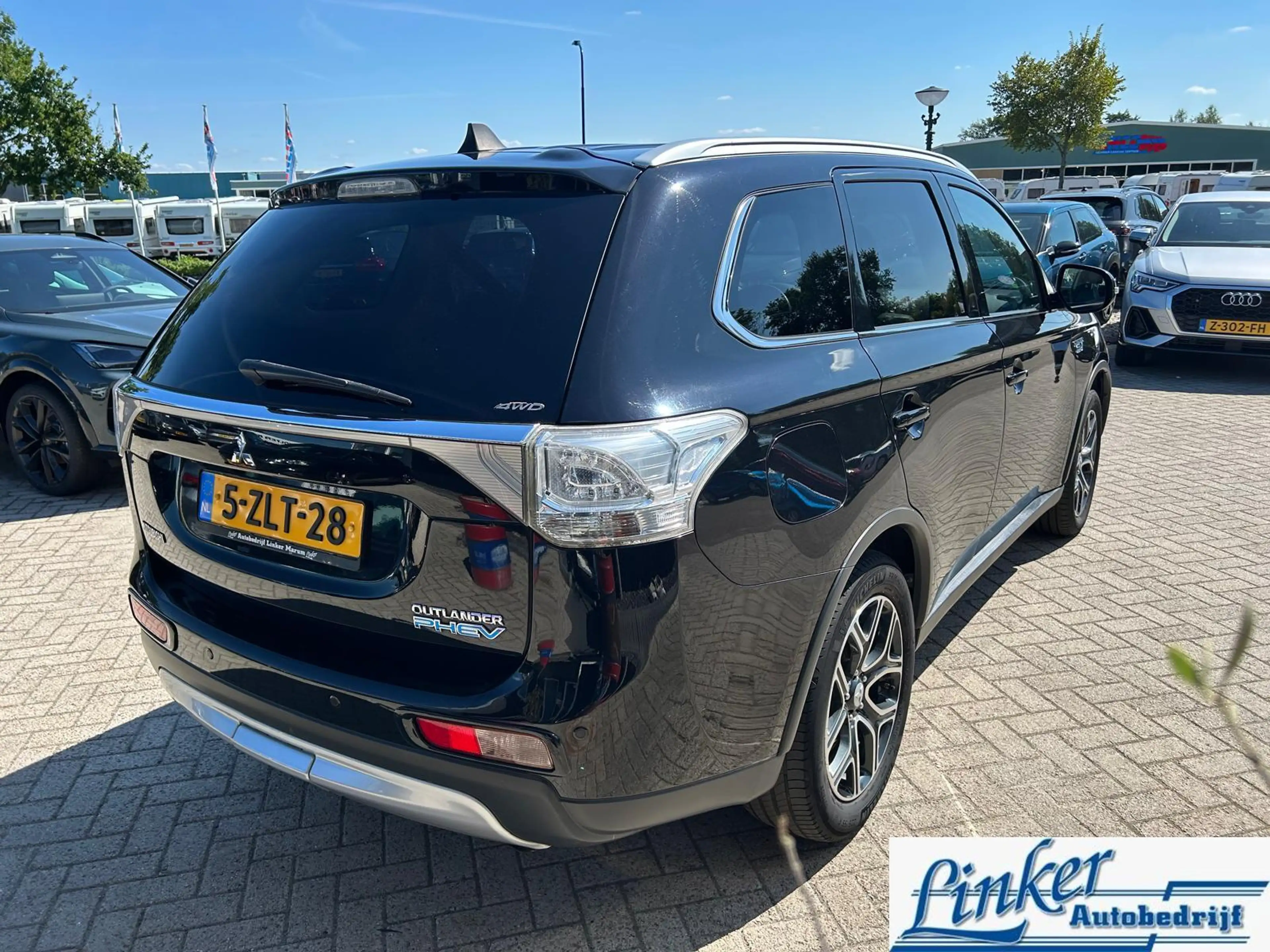 Mitsubishi Outlander 2.0 PHEV Instyle X-Line | Cruise | Pano| Trekhaak| — photo 7