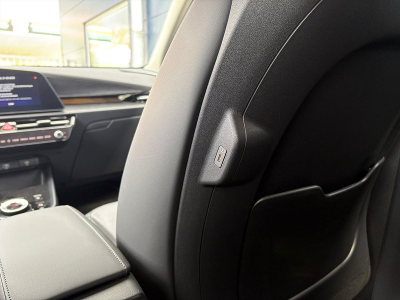 Kia e-Niro 64,8 kWh 204pk Aut DynamicPlusLine | Stoel en stuu — photo 11