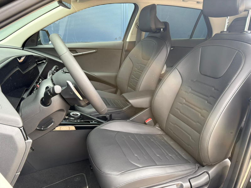 Kia e-Niro 64,8 kWh 204pk Aut DynamicPlusLine | Stoel en stuu — photo 13
