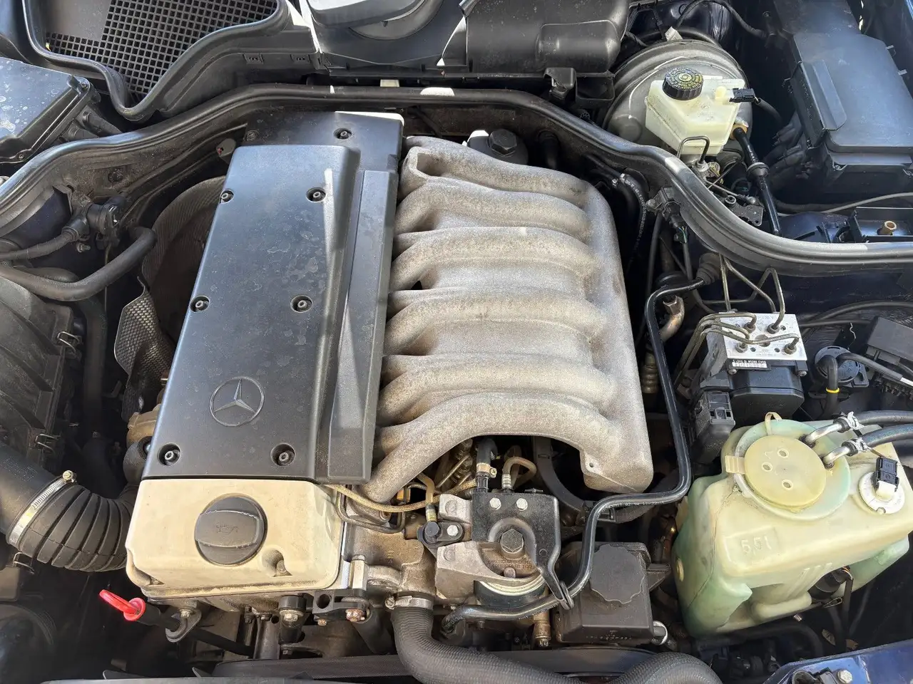 Mercedes-Benz E 300 TD 130 KW - OM 606.962 - Motor, foto 9