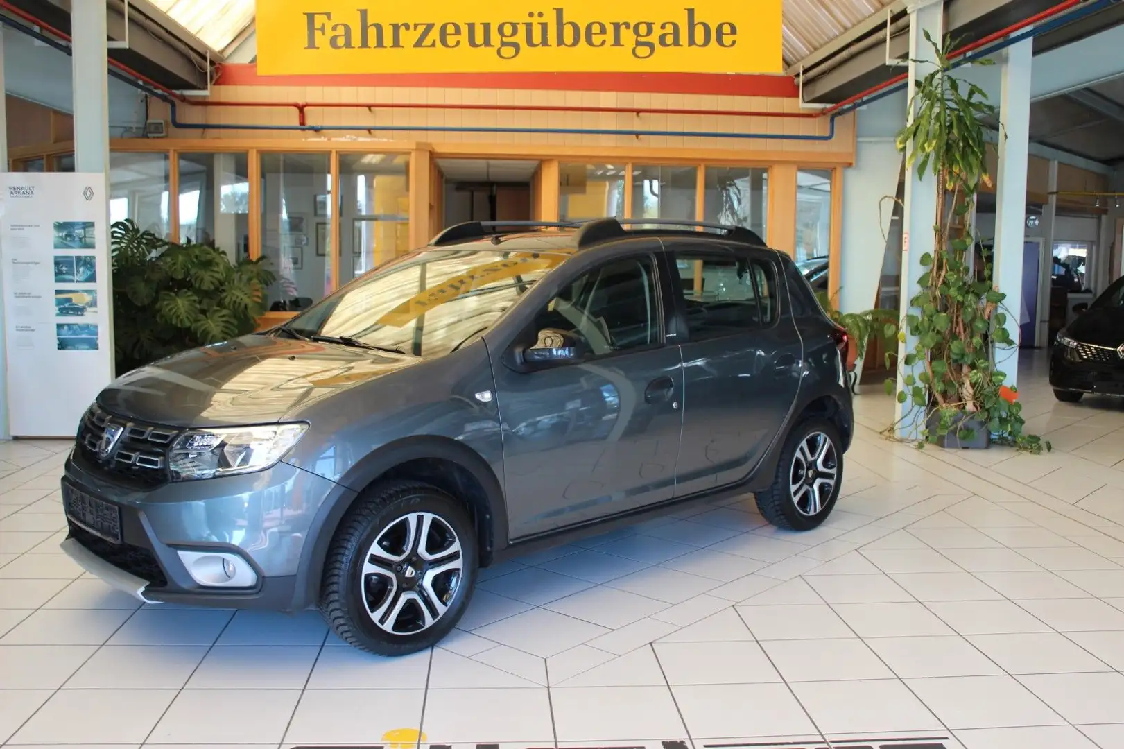 Dacia Sandero II Stepway Celebration TCe 90 Grau - 2