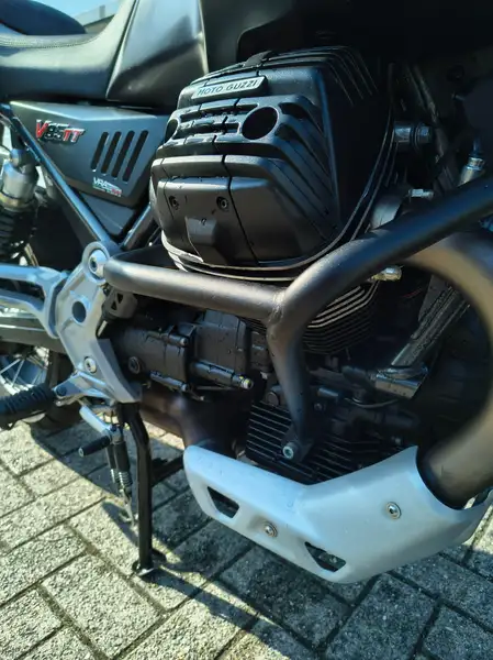 Moto Guzzi V 85 TT - foto 2