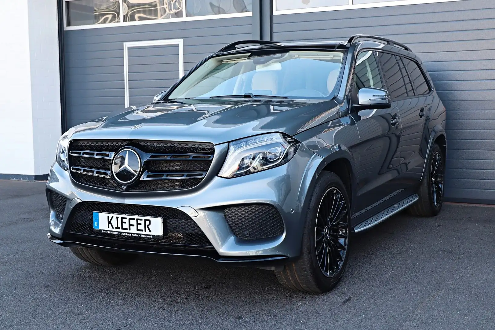 Mercedes-Benz GLS 450 /360°/APPLE/HK/WIFI/TTW/SHZ/SBL/AMBIE/R21 Šedá - 1