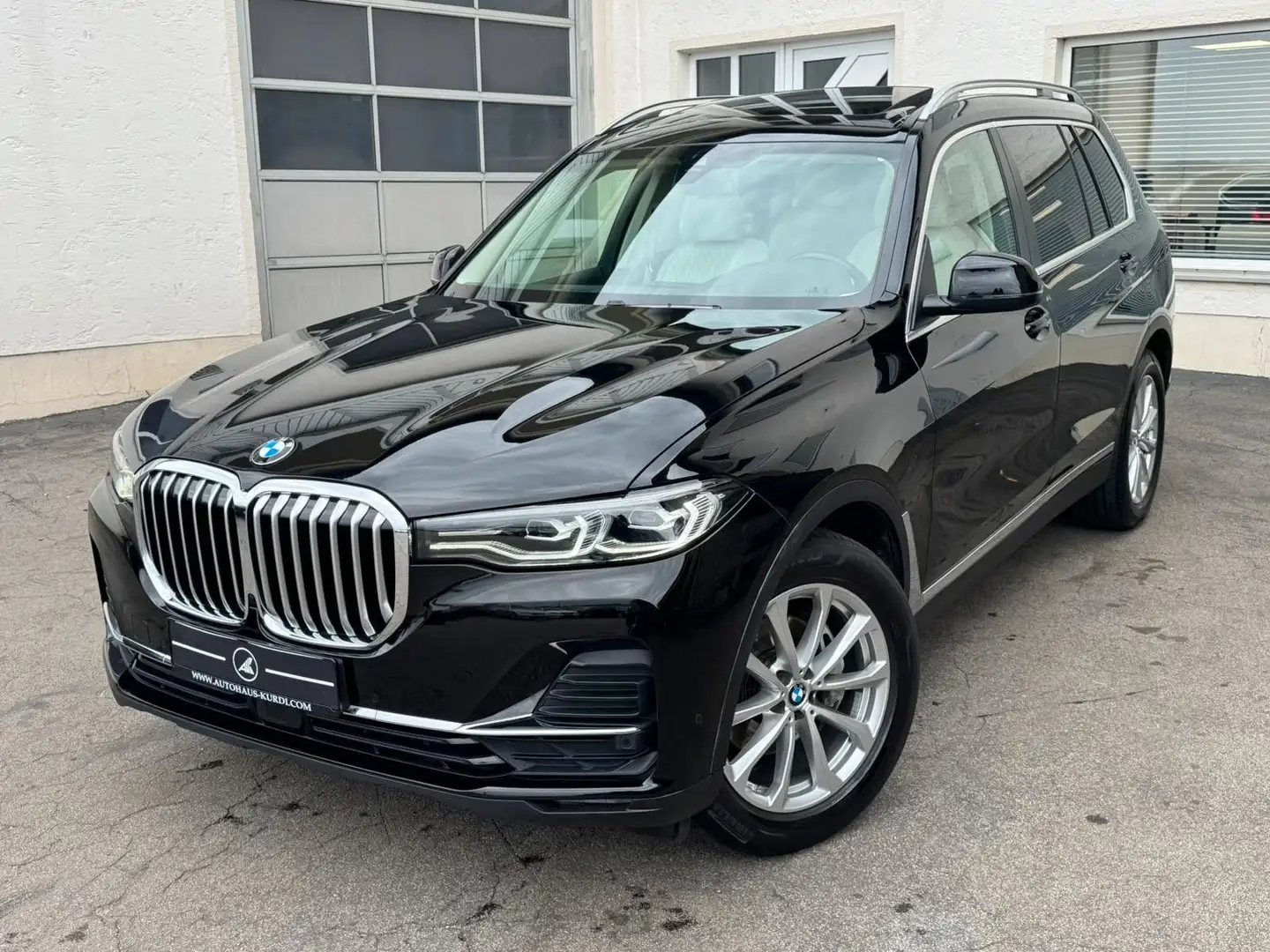 BMW X7 x30d Individual 7SITZE PANO DISPLAYKEY MASSAG Schwarz - 1