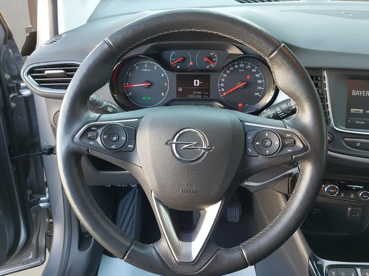 Opel Crossland Edition -- AHK 10