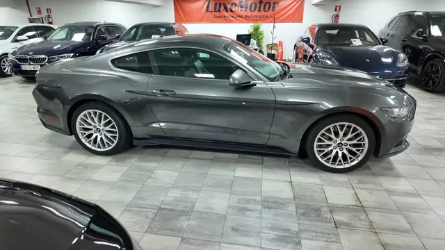 Ford Mustang view 7