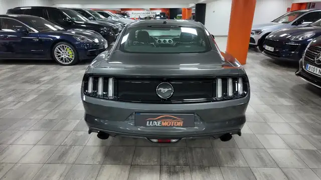 Ford Mustang view 5