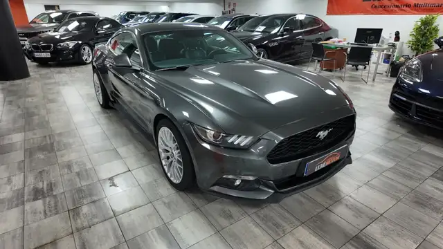 Ford Mustang view 8
