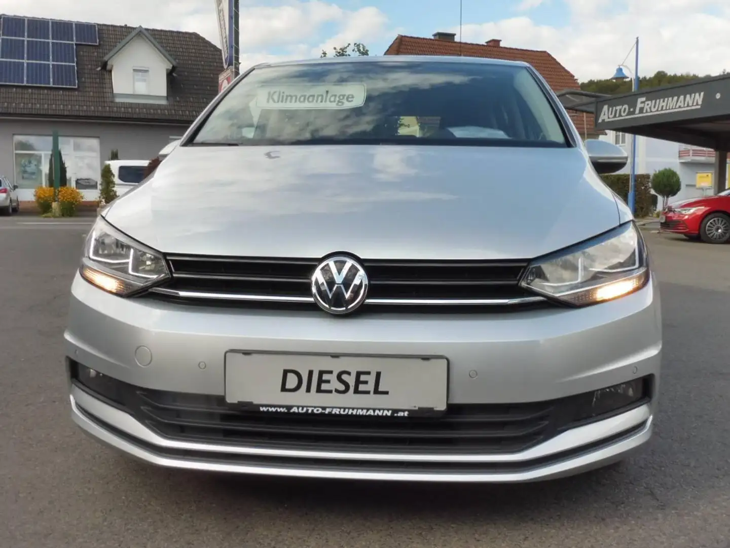 Volkswagen Touran 1,6 SCR TDI Silber - 1