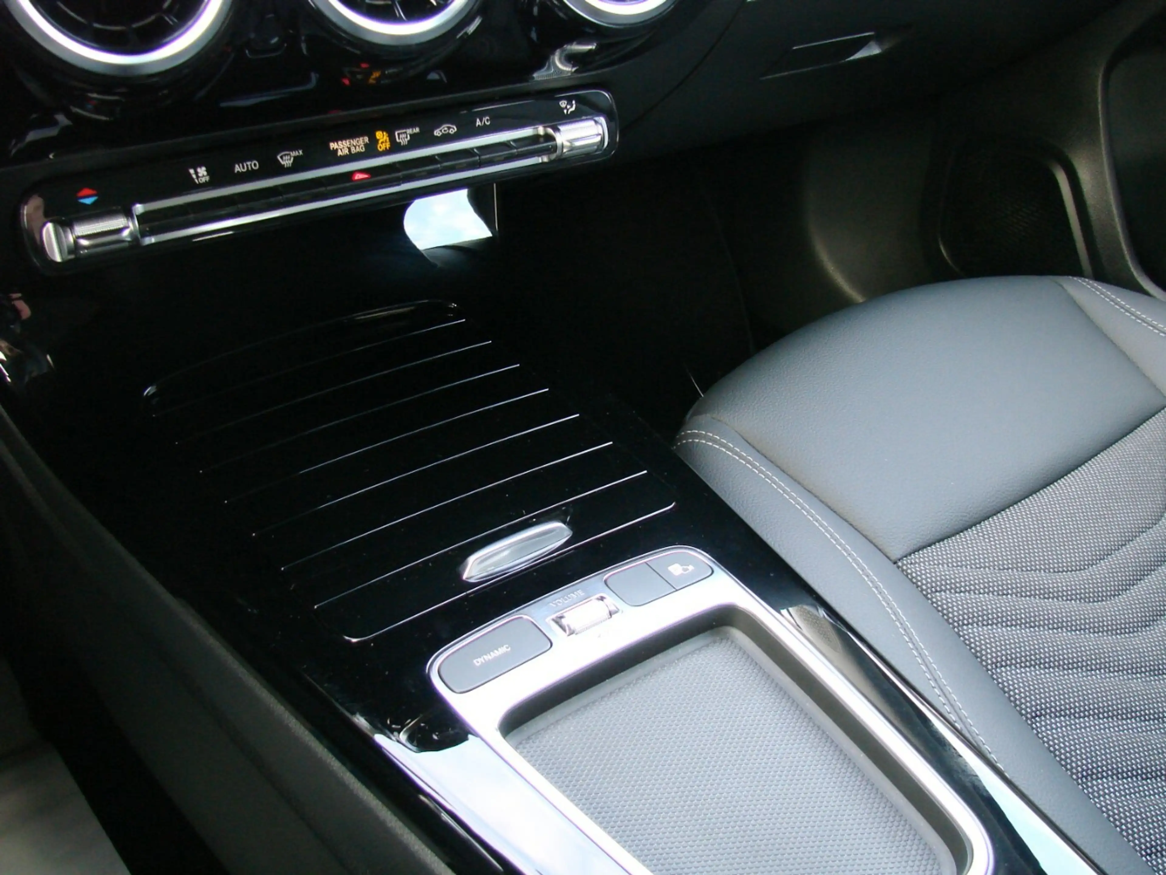 Mercedes-Benz A 200 d Urban Progressive DISTR Pro LED Kamera — photo 11