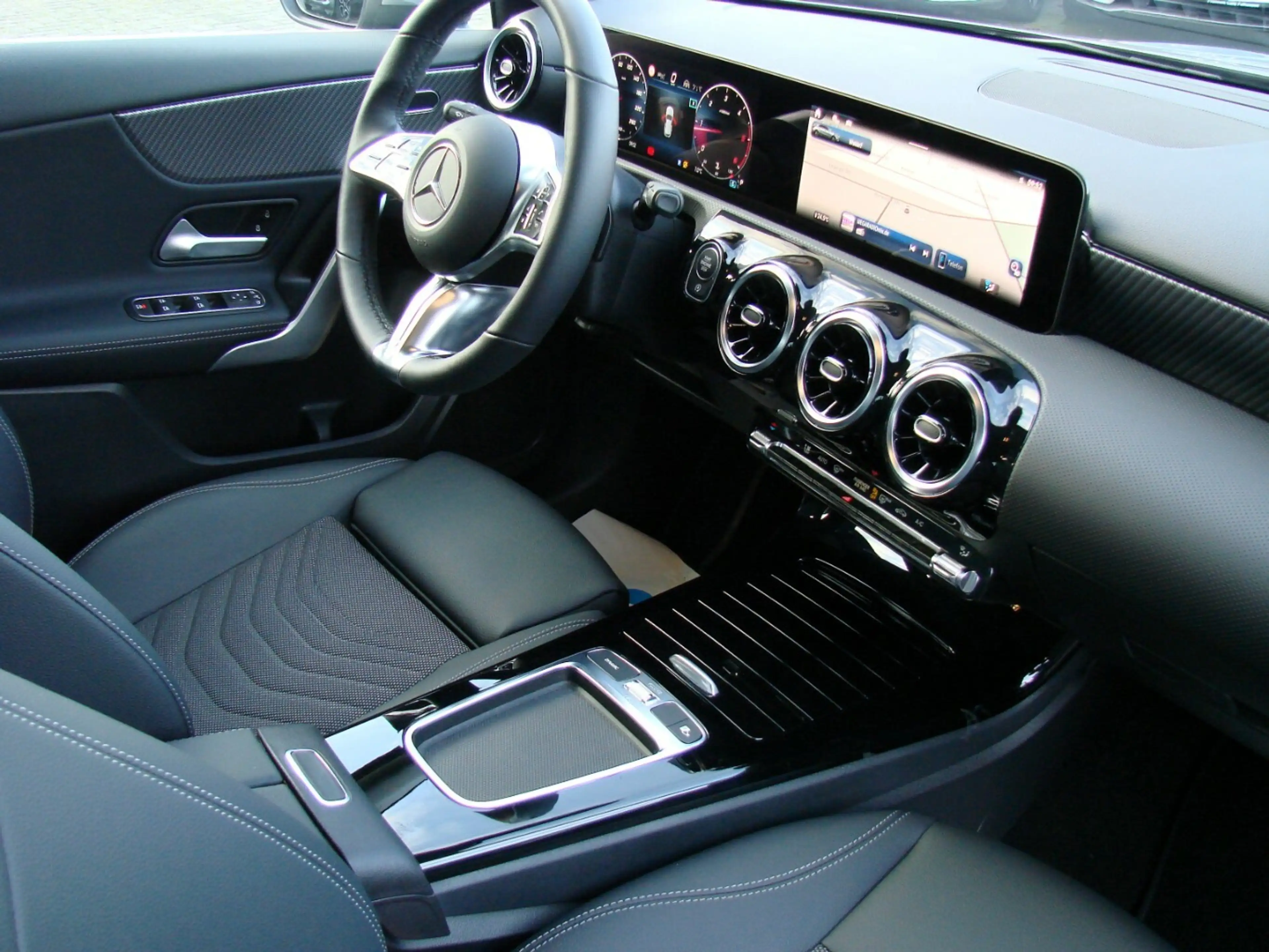 Mercedes-Benz A 200 d Urban Progressive DISTR Pro LED Kamera — photo 16
