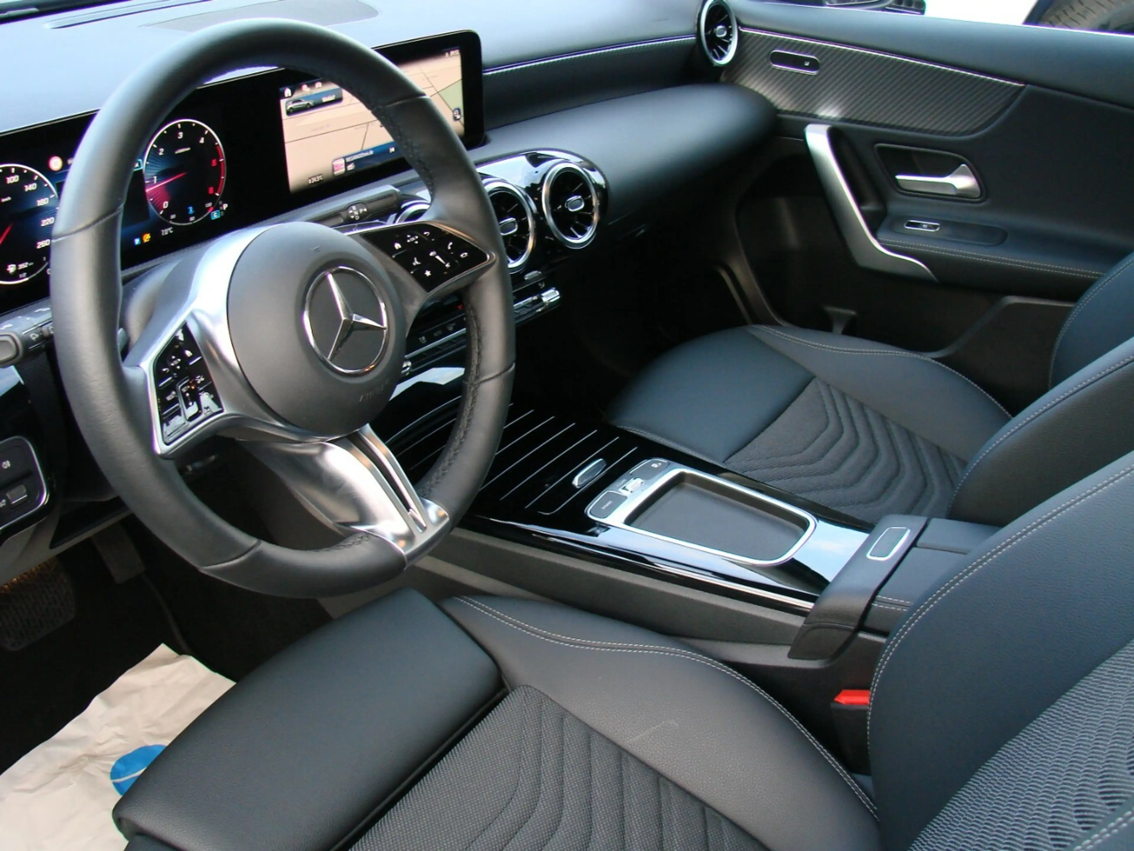 Mercedes-Benz A 200 d Urban Progressive DISTR Pro LED Kamera — photo 15