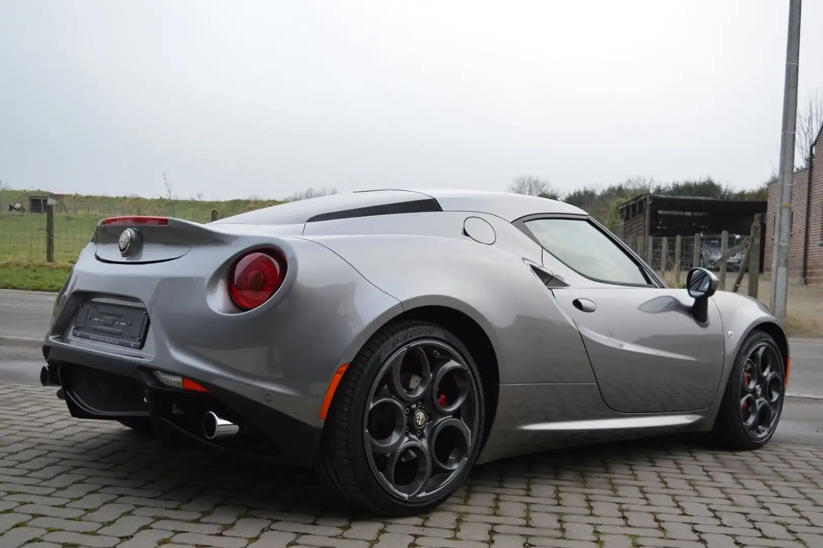 Alfa Romeo 4C coupé 240 ch 1 MAIN Historique complet Šedá - 2