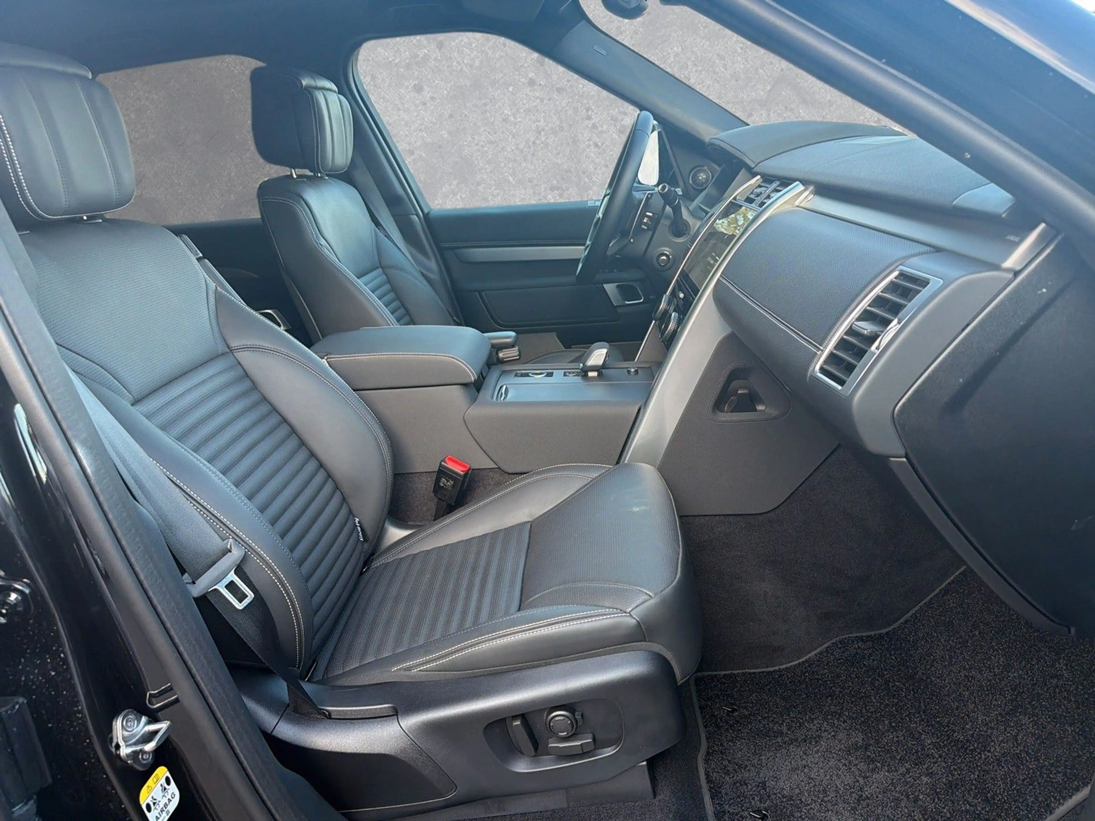 Land Rover Discovery D350 AWD DYNAMIC HSE 7-Sitzer AHK ACC — photo 3