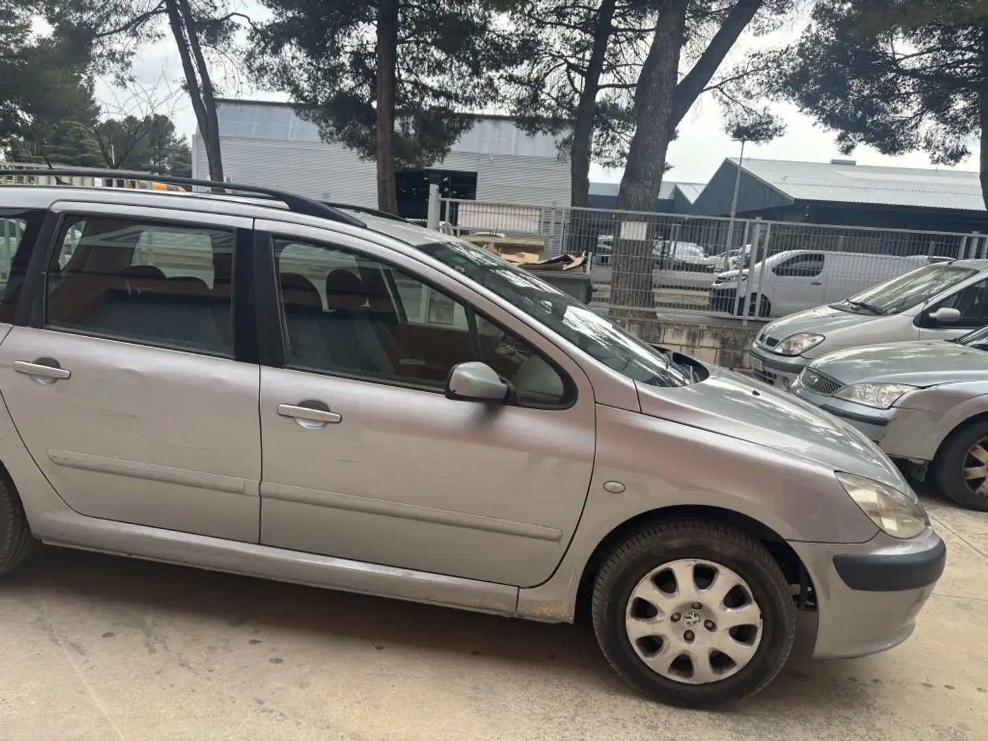 Peugeot 307 SW 1.6HDI 110 Gris - 1