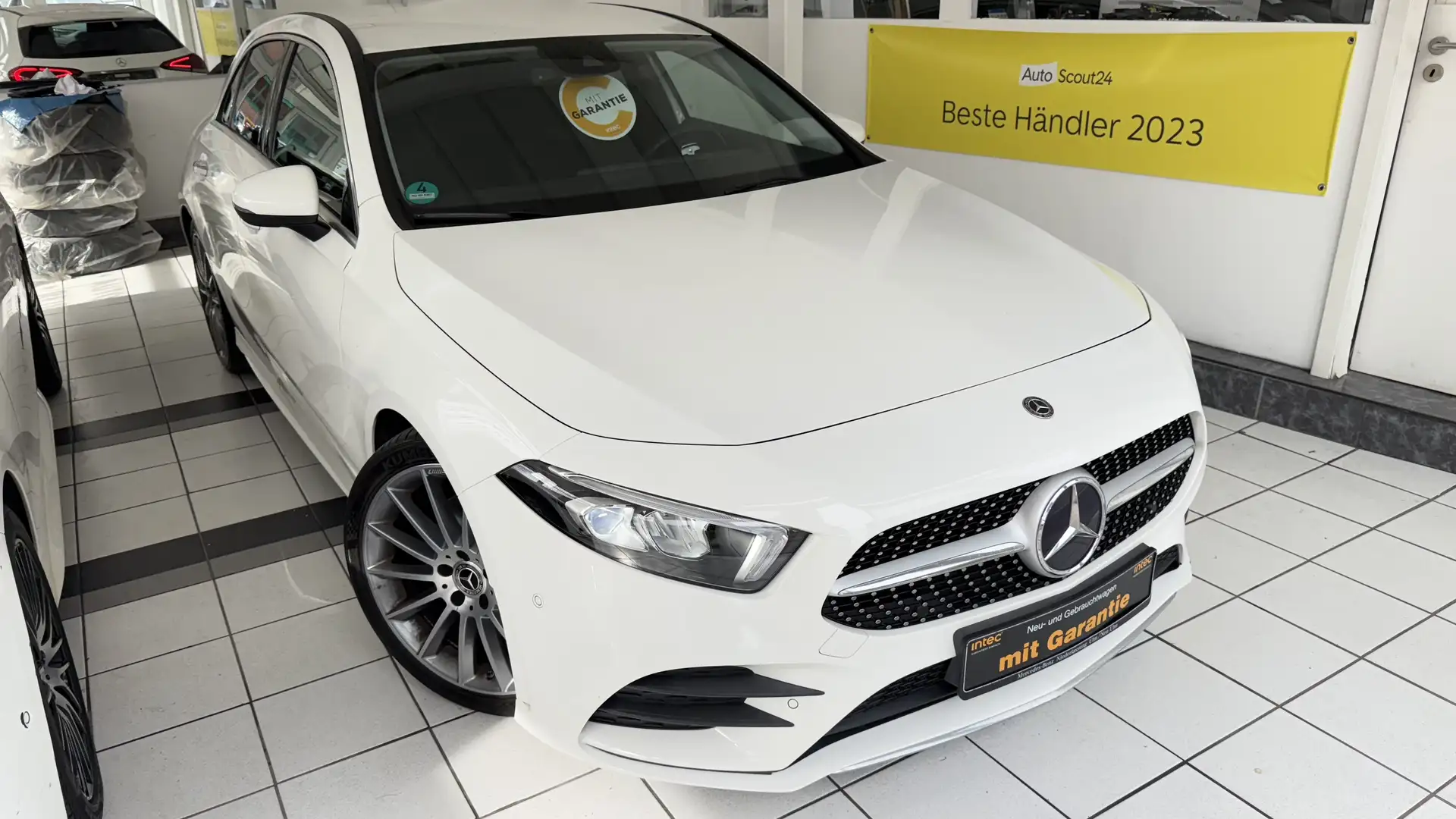 Mercedes-Benz A 220 4Matic AMG LINE LED LEDER RÜCKFAHRKAM. 19 ZOLL Weiß - 2