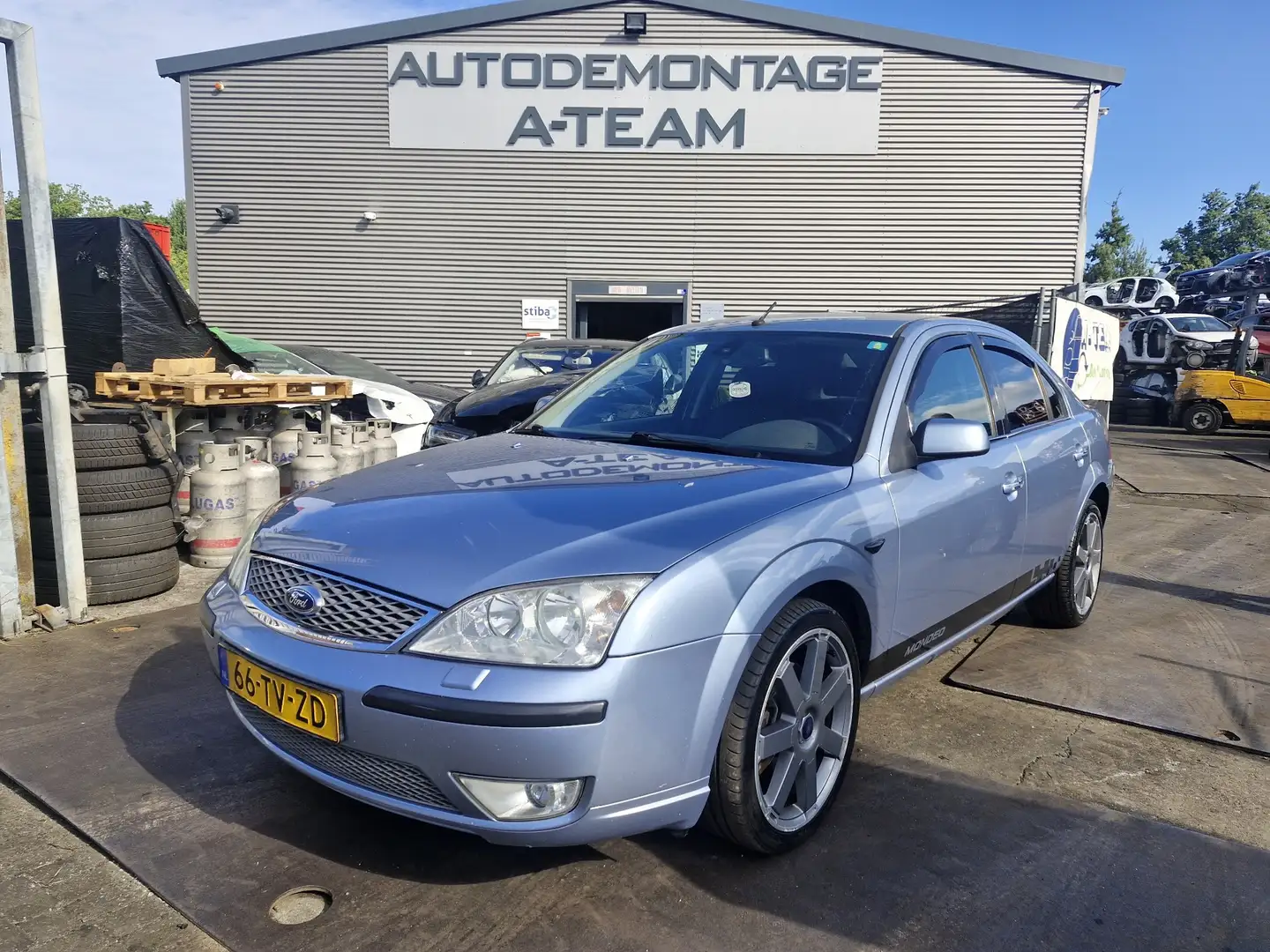 Ford Mondeo 1.8-16V Platinum Blauw - 1