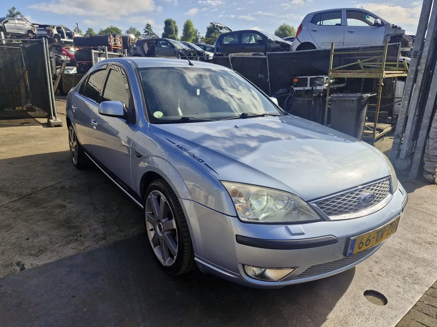 Ford Mondeo 1.8-16V Platinum Blauw - 2